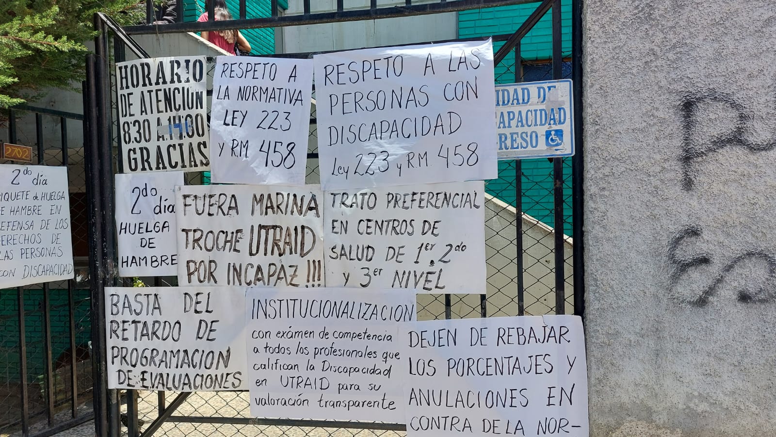 Con la mediación de la Defensoría del Pueblo, personas con discapacidad firman acuerdo con el SEDES La Paz y declaran cuarto intermedio a sus medidas