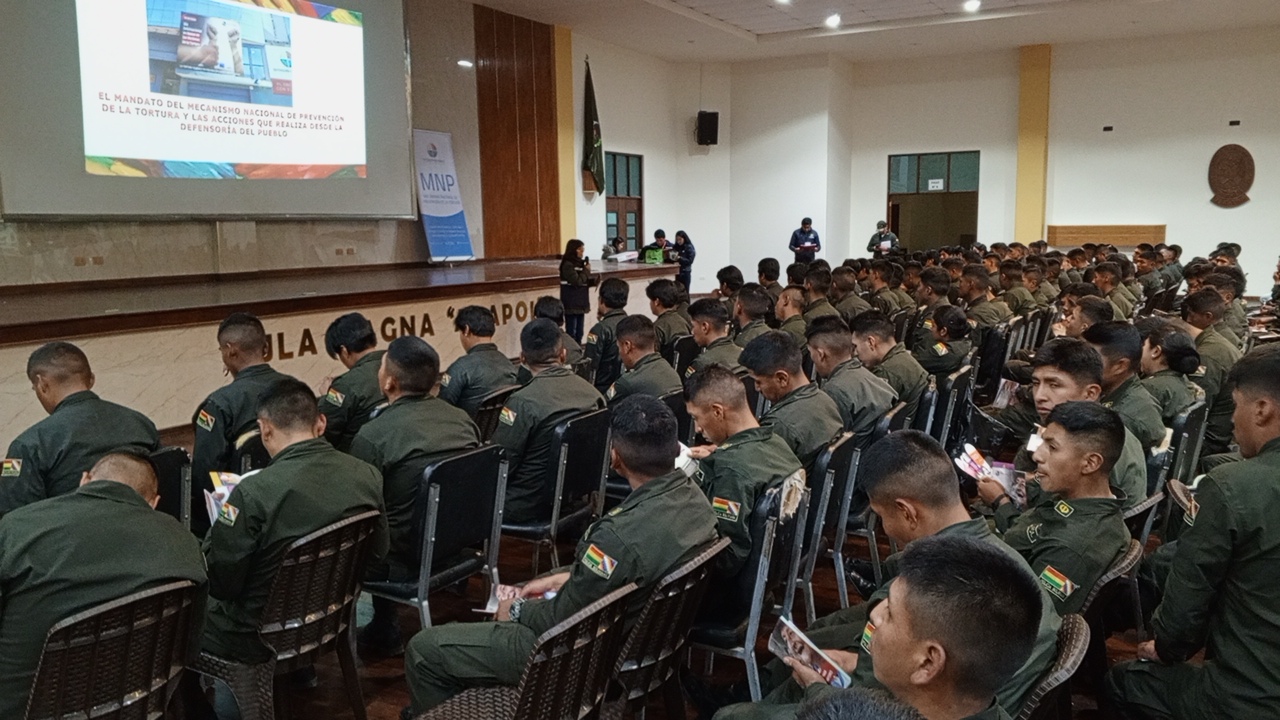 Defensoría del Pueblo fortalece conocimientos en Derechos Humanos a más de 150 cadetes de la ANAPOL