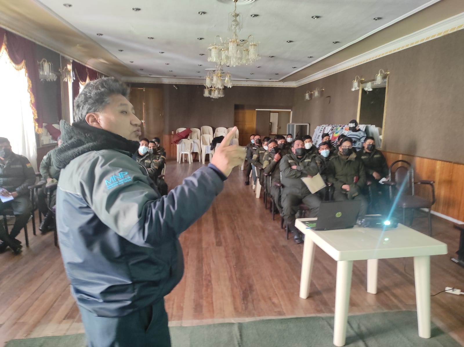 EN ORURO, DEFENSORÍA DEL PUEBLO CAPACITA AL PERSONAL POLICIAL SOBRE LOS DERECHOS HUMANOS DE LOS PRIVADOS DE LIBERTAD