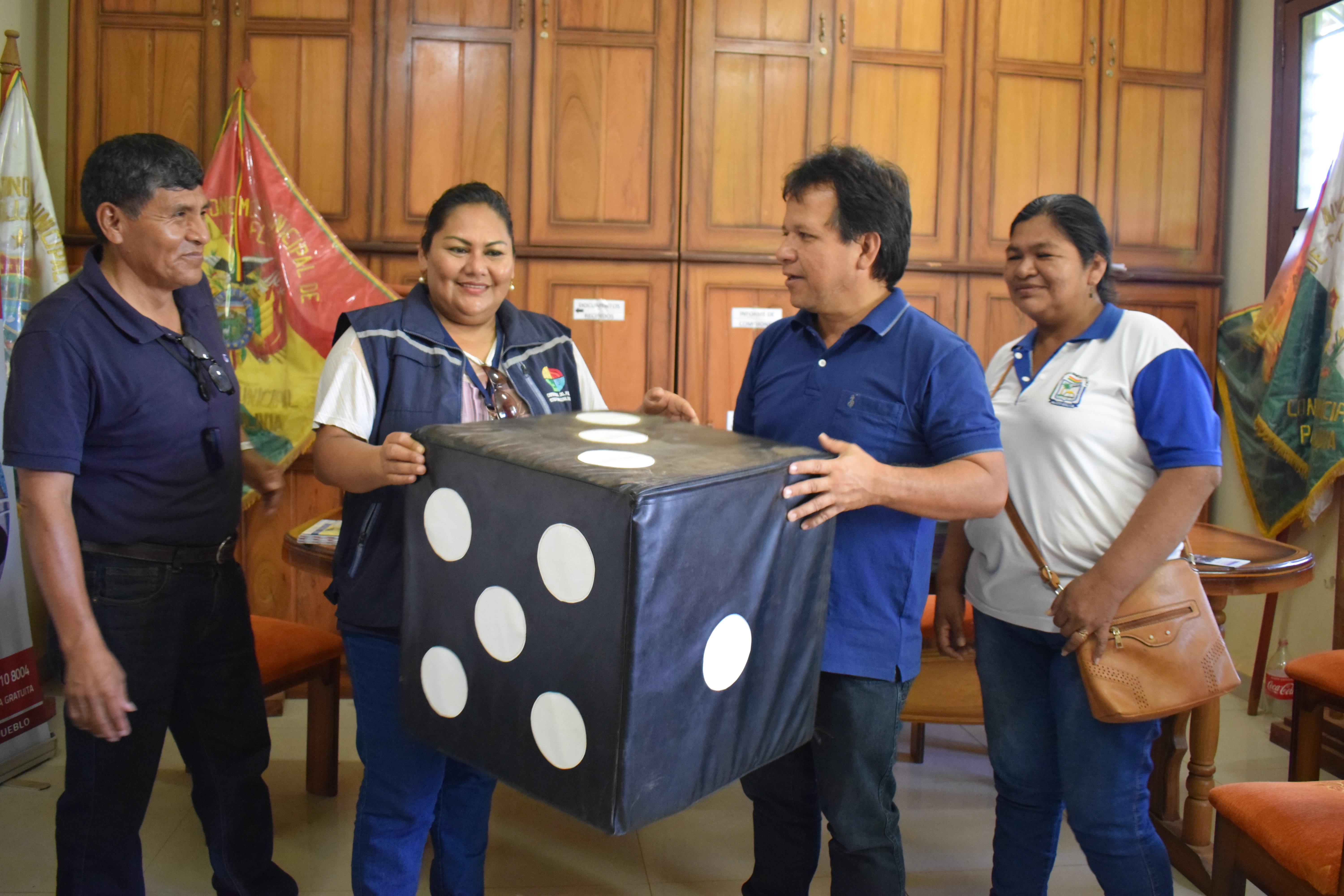 LA DELEGACIÓN DEFENSORIAL PANDO ENTREGÓ MATERIALES DE PREVENCIÓN DE VIOLENCIA Y DIFUSIÓN DE DERECHOS HUMANOS AL MUNICIPIO DE BELLA FLOR