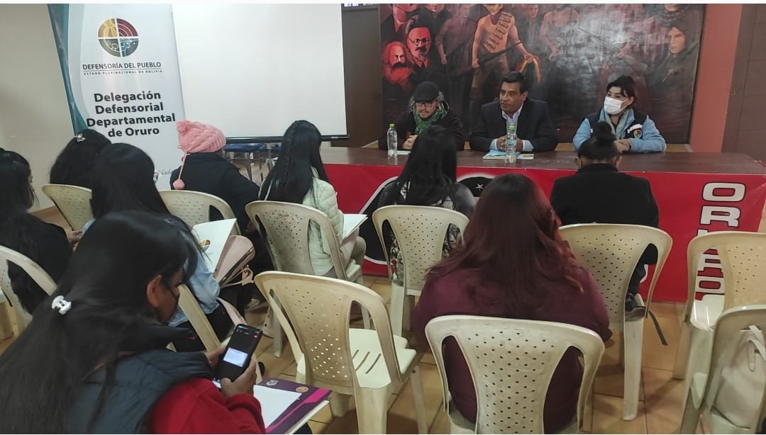 EN ORURO, LA DEFENSORÍA DEL PUEBLO PROMUEVE LA CAPACITACION DEL PERSONAL DE LAS DNAS EN EL LLENADO DE FORMULARIOS DE AUTORIZACIÓN DE ACTIVIDADES LABORALES DE ADOLESCENTES