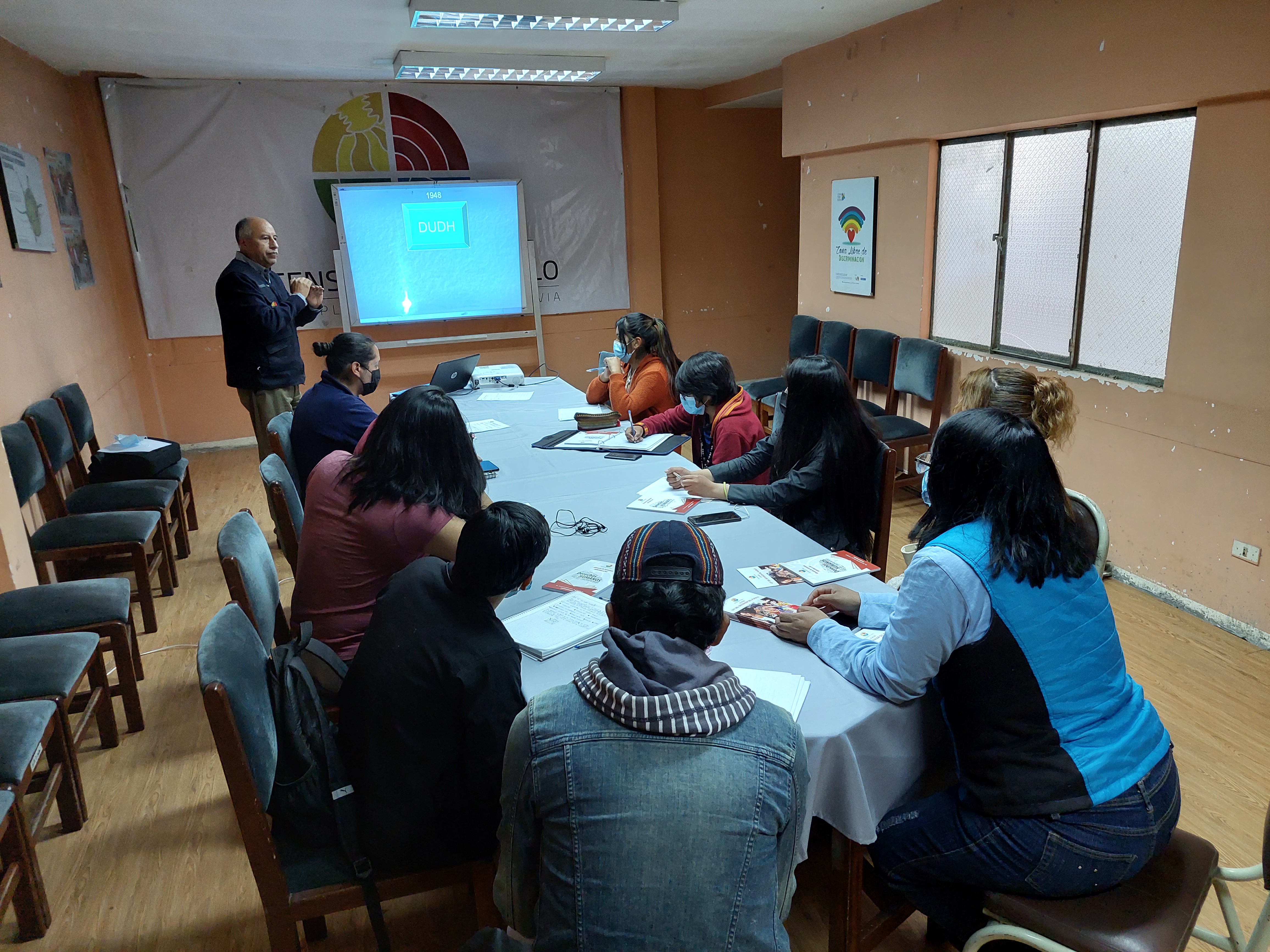 Defensoría del Pueblo realiza actividad de capacitación sobre derechos humanos con el Colectivo TLGB El Alto