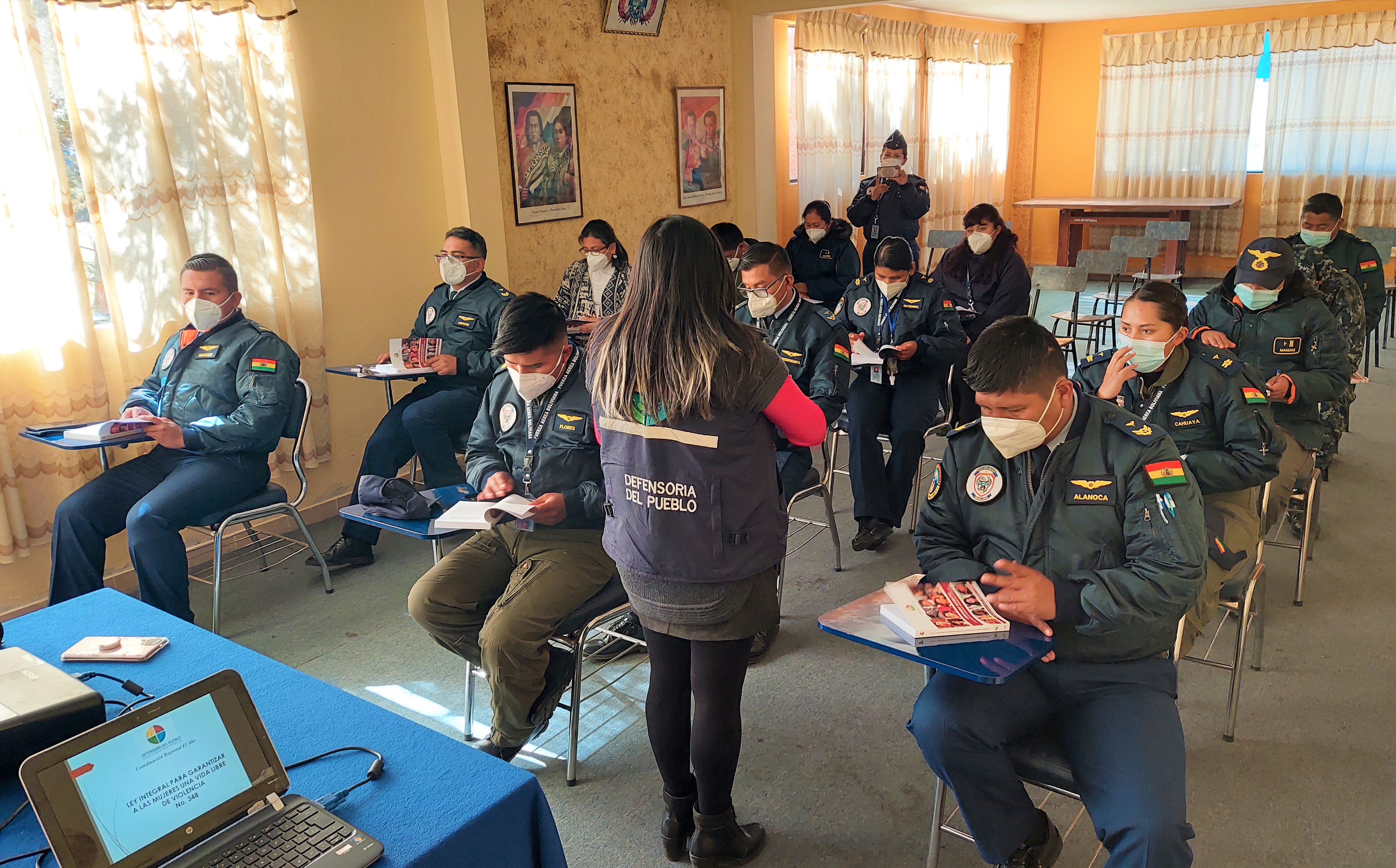 Defensoría del Pueblo socializa la Ley 348 al personal militar del Servicio de Abastecimiento Aéreo 11 de la FAB