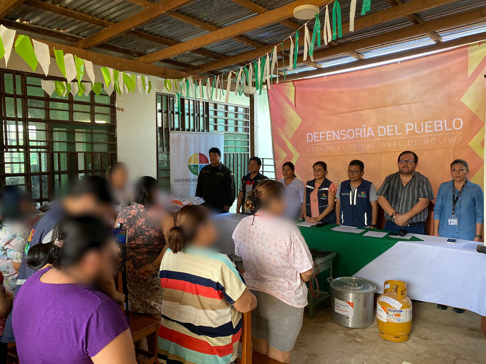 Defensoría del Pueblo y Visión Mundial entregan 45 kits de ropa y enseres de cocina a privadas de libertad en el penal de Villa Busch