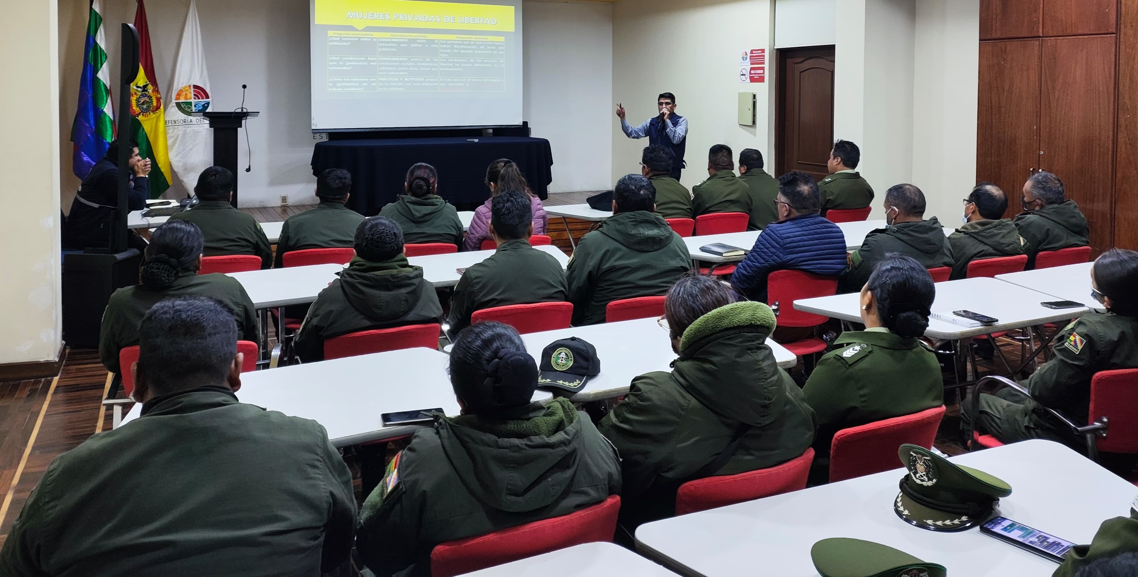 Defensoría del Pueblo cierra ciclo de capacitación sobre derechos humanos con la participación de 178 policías