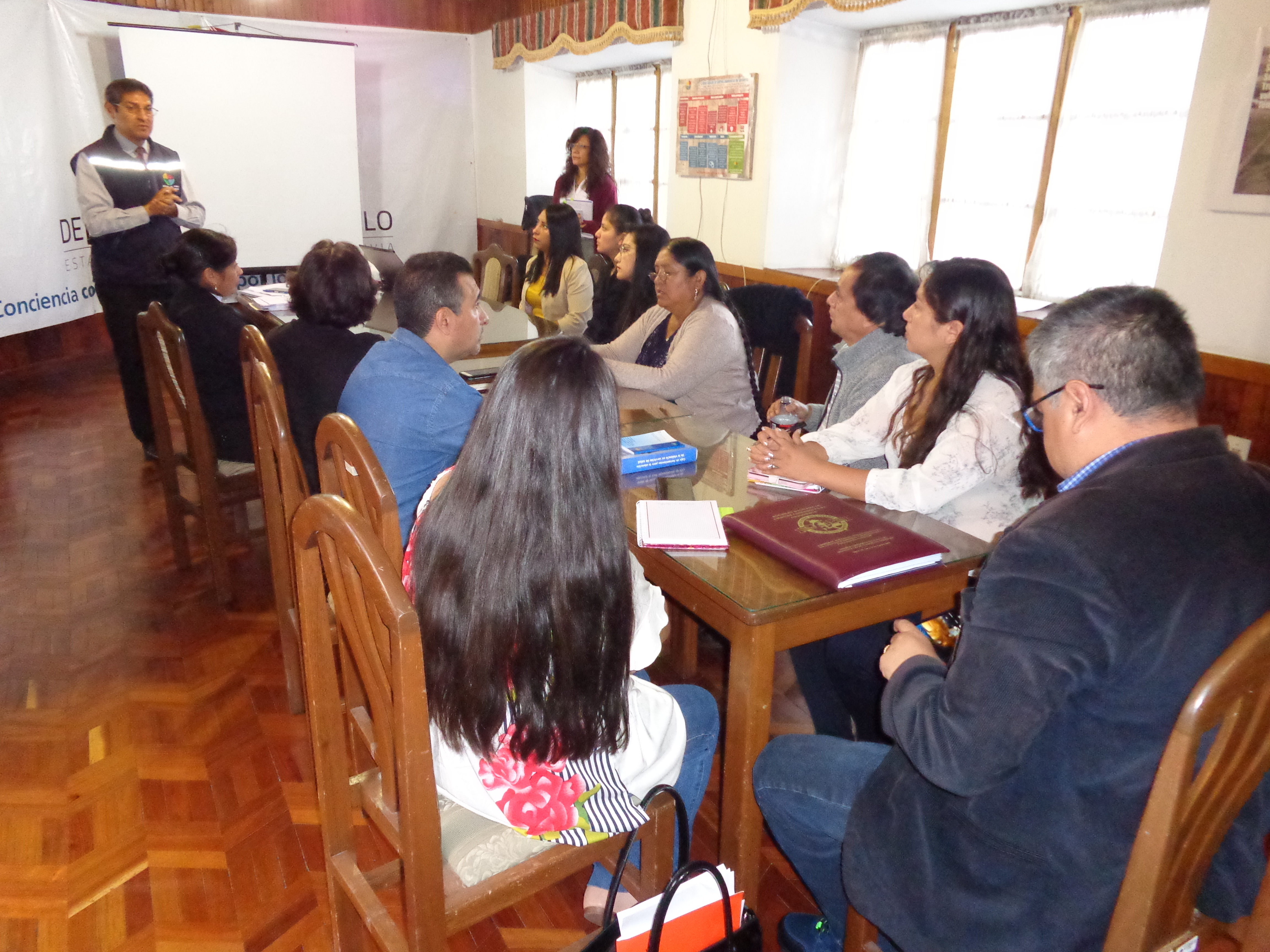 DEFENSORÍA DEL PUEBLO CAPACITA A DEFENSORES DEL PACIENTE DE CHUQUISACA