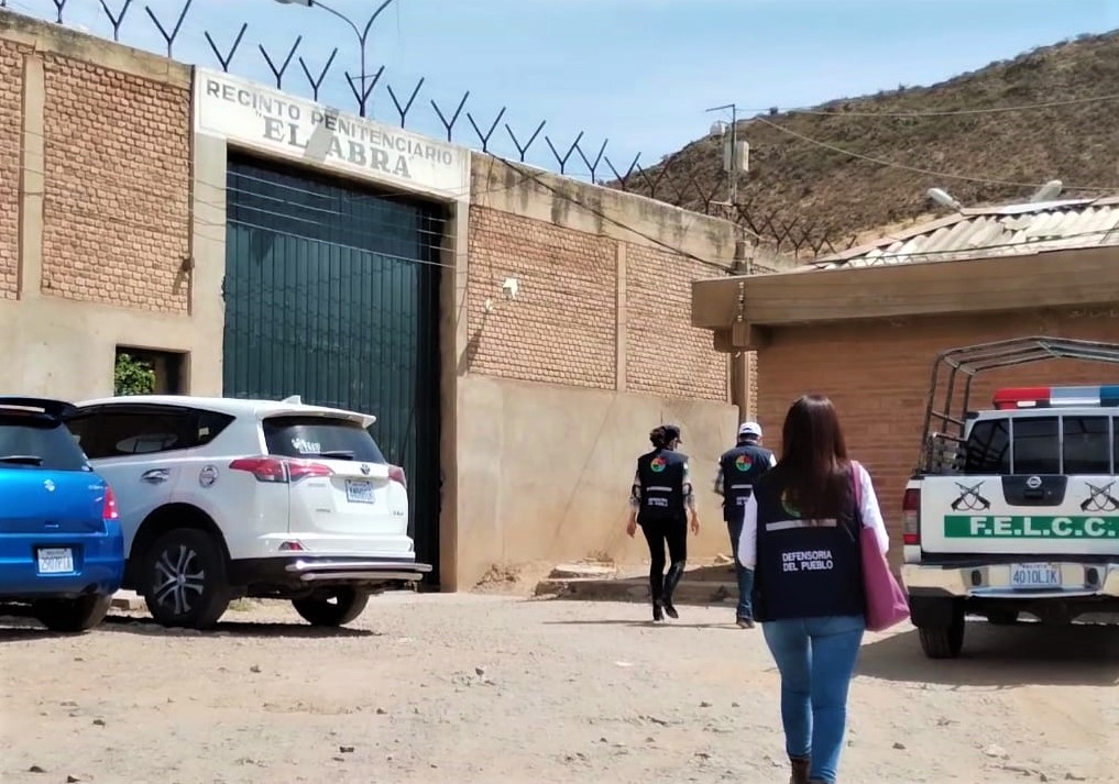 LA DEFENSORÍA DEL PUEBLO REALIZA ACCIONES DEFENSORIALES PARA BENEFICIAR CON 20 BOLSAS DE CEMENTO PARA EL RECINTO PENITENCIARIO EL ABRA