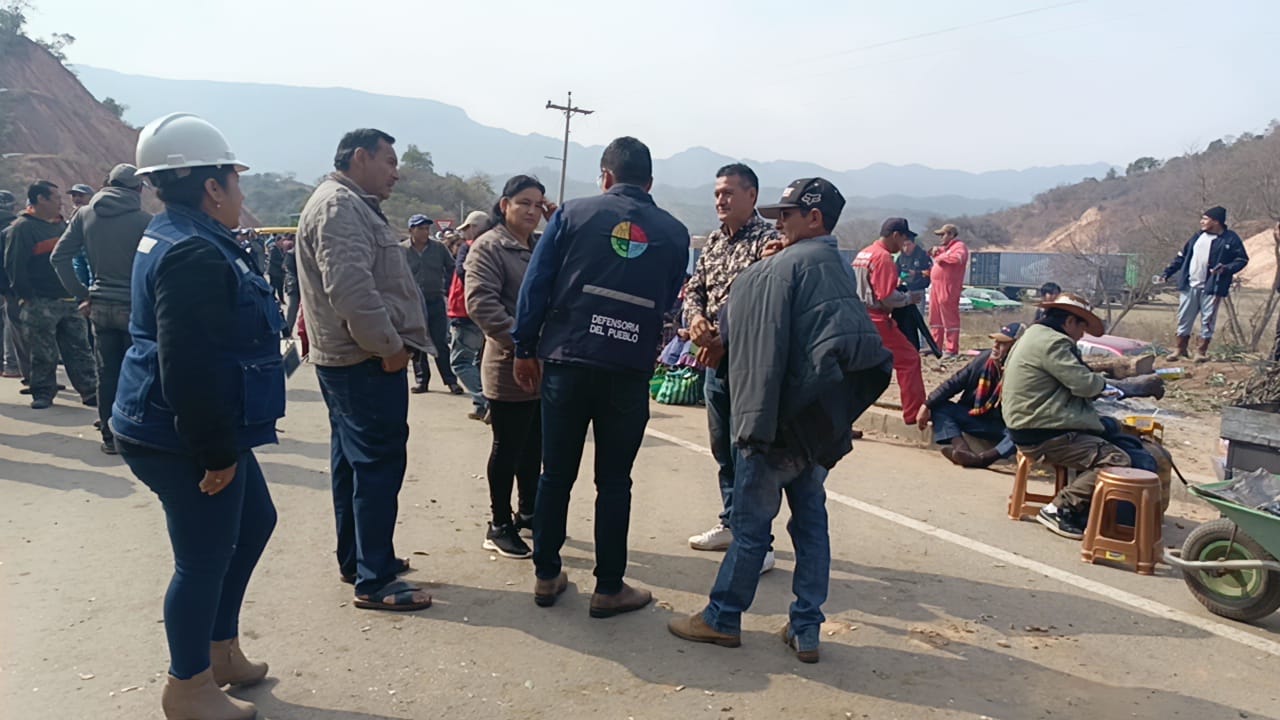 Ante enfrentamientos en Villa Vaca Guzmán, Defensoría del Pueblo extrema esfuerzos para canalizar el diálogo y evitar afectaciones a terceros