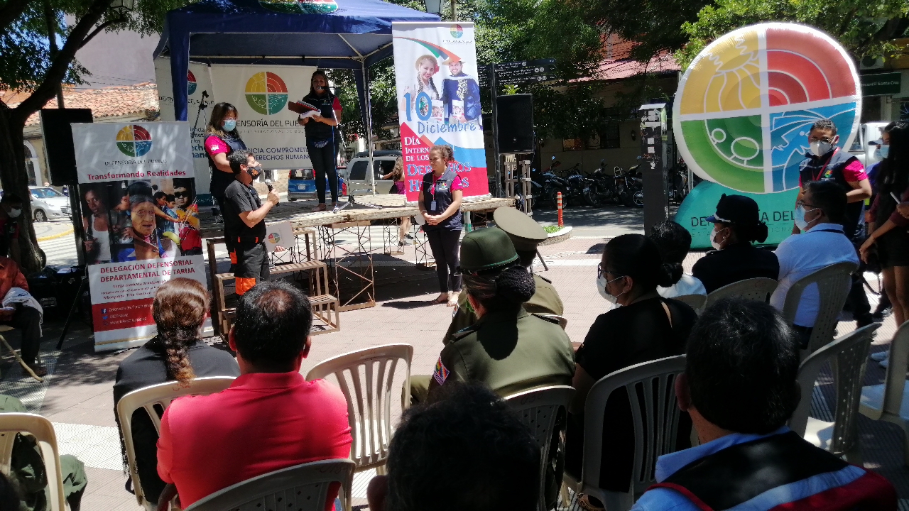 DEFENSORÍA DEL PUEBLO CONMEMORA EL 10 DE DICIEMBRE RECONOCIENDO A SERVIDORES PÚBLICOS DESTACADOS Y DEFENSORES VOLUNTARIOS DE DERECHOS HUMANOS