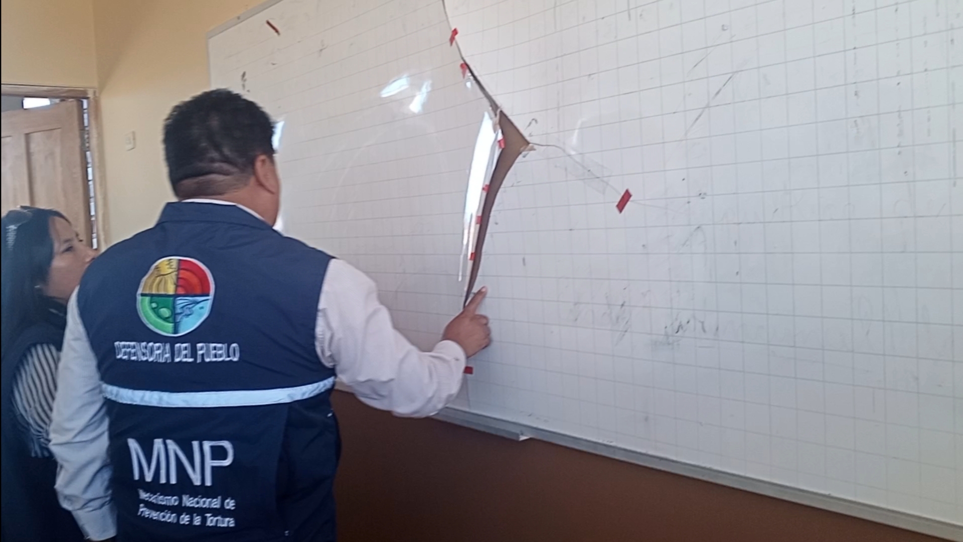 EN ORURO, DELEGACIÓN DEFENSORIAL REGISTRA FALENCIAS DE INFRAESTRUCTURA EN VARIAS UNIDADES EDUCATIVAS DEL MUNICIPIO