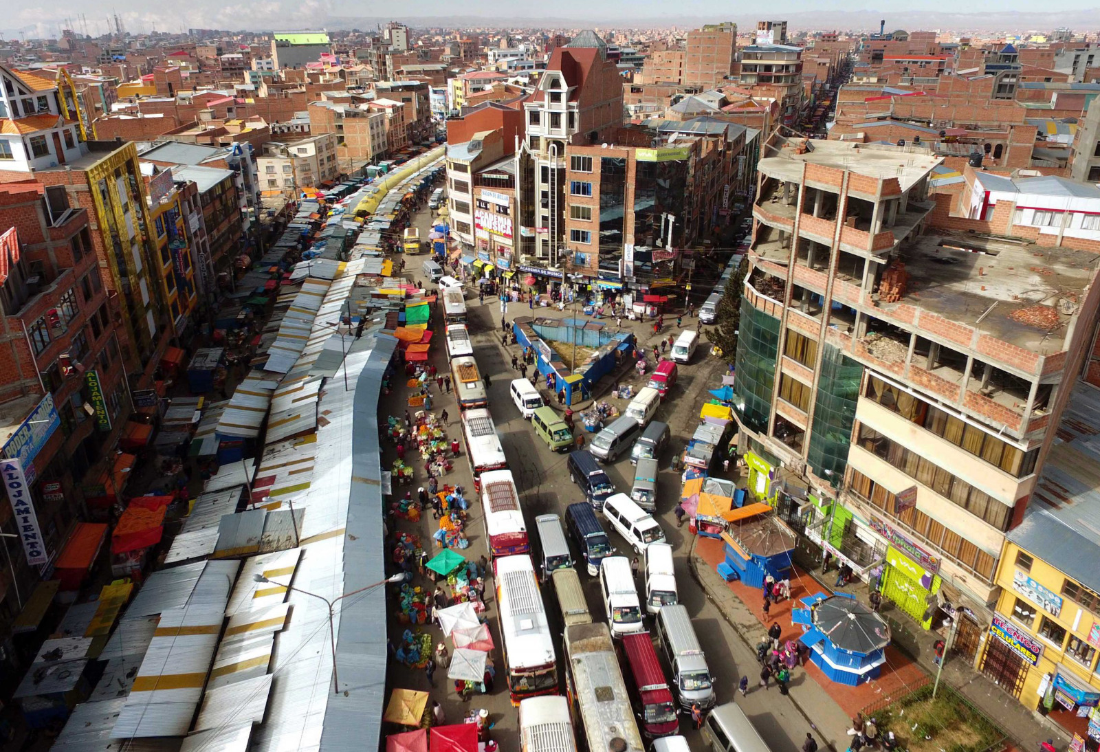 Defensoría del Pueblo gestiona mesas de diálogo para evitar el paro de transporte en El Alto