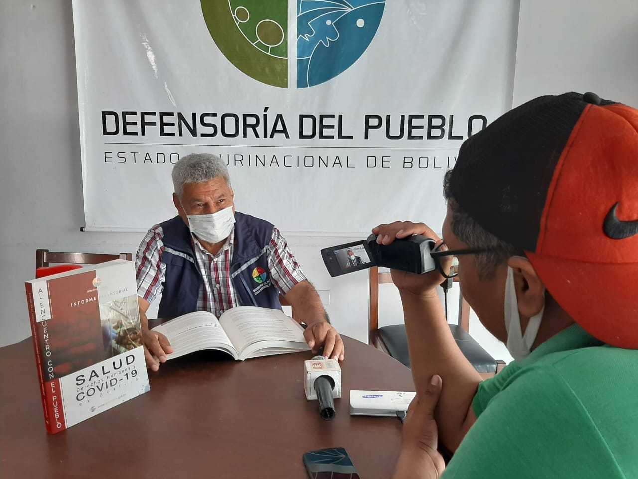 DEFENSORÍA DEL PUEBLO SOCIALIZA EN MEDIOS DE COMUNICACIÓN EN PUERTO SUAREZ EL INFORME DEFENSORIAL SALUD DERECHOS HUMANOS Y COVID -19