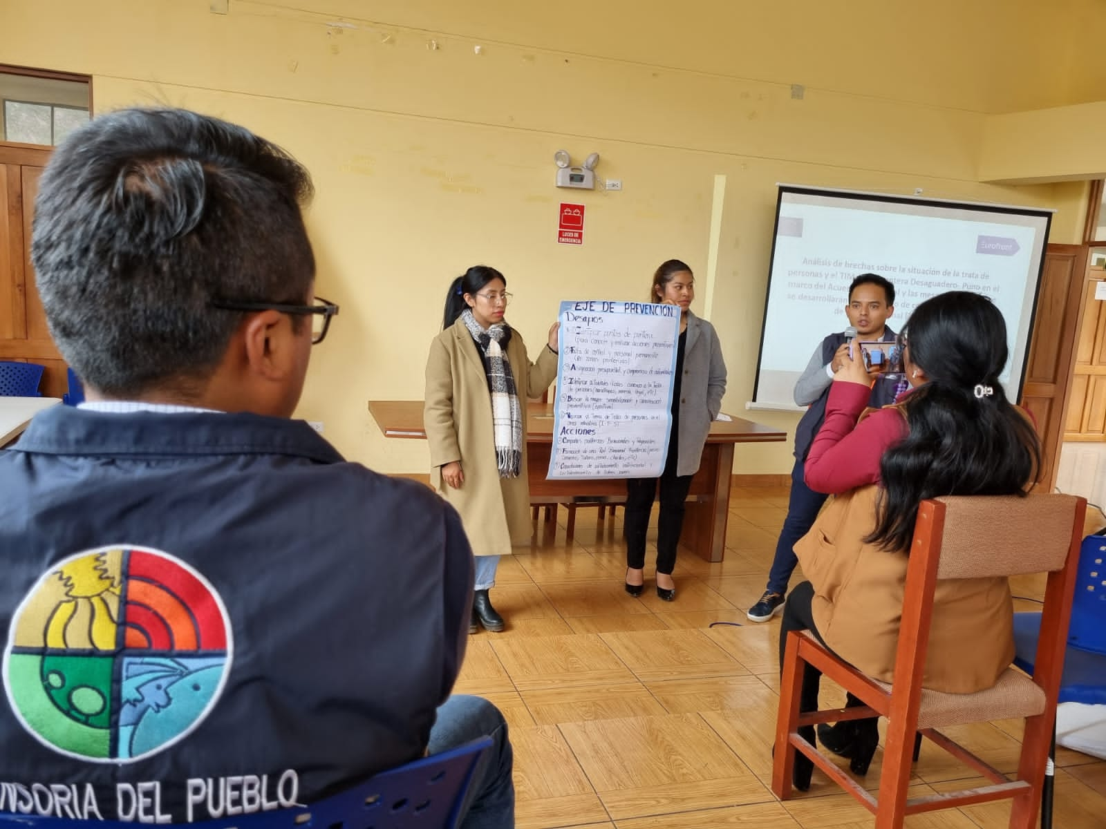 DEFENSORIA DEL PUEBLO PARTICIPÓ DEL ENCUENTRO BINACIONAL BOLIVIA-PERÚ QUE ANALIZÓ CINCO EJES TEMATICOS SOBRE LA TRATA Y TRÁFICO DE PERSONAS EN LA POBLACIÓN FRONTERIZA DE DESAGUADERO