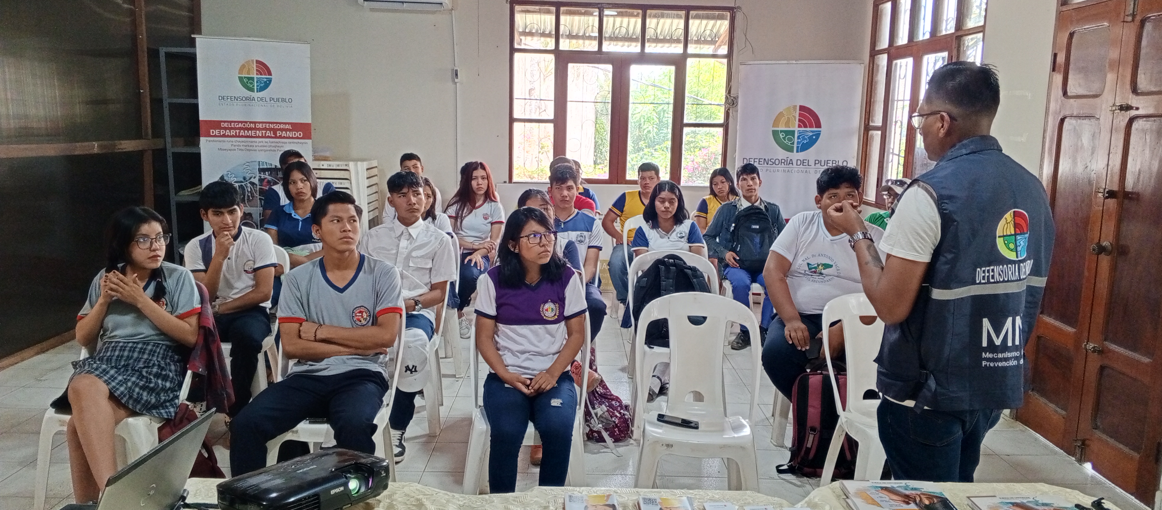 EN COBIJA, DEFENSORÍA DEL PUEBLO PROMUEVE DIÁLOGO REFLEXIVO SOBRE EMBARAZO INFANTIL Y MATRIMONIOS FORZADOS, CON DEFENSORAS Y DEFENSORES ESTUDIANTILES