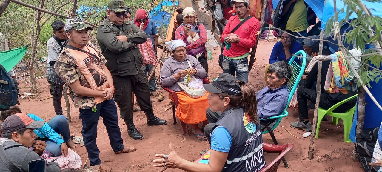 DEFENSORIA DEL PUEBLO FACILITA EL DIALOGO EN CONFLICTO Y TRAS ACUERDO INDIGENAS AYOREOS DE TOBITE DAN CUARTO INTEMEDIO EN EL BLOQUEO DE LA CARRETERA BIOECEANICA