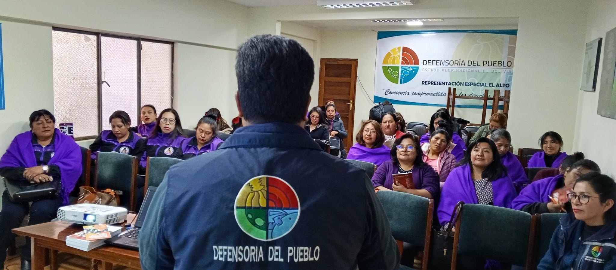 MUJERES PRODUCTIVAS Y EMPRENDORAS DE EL ALTO SE CAPACITAN SOBRE SUS DERECHOS Y PREVENCIÓN DE LA VIOLENCIA