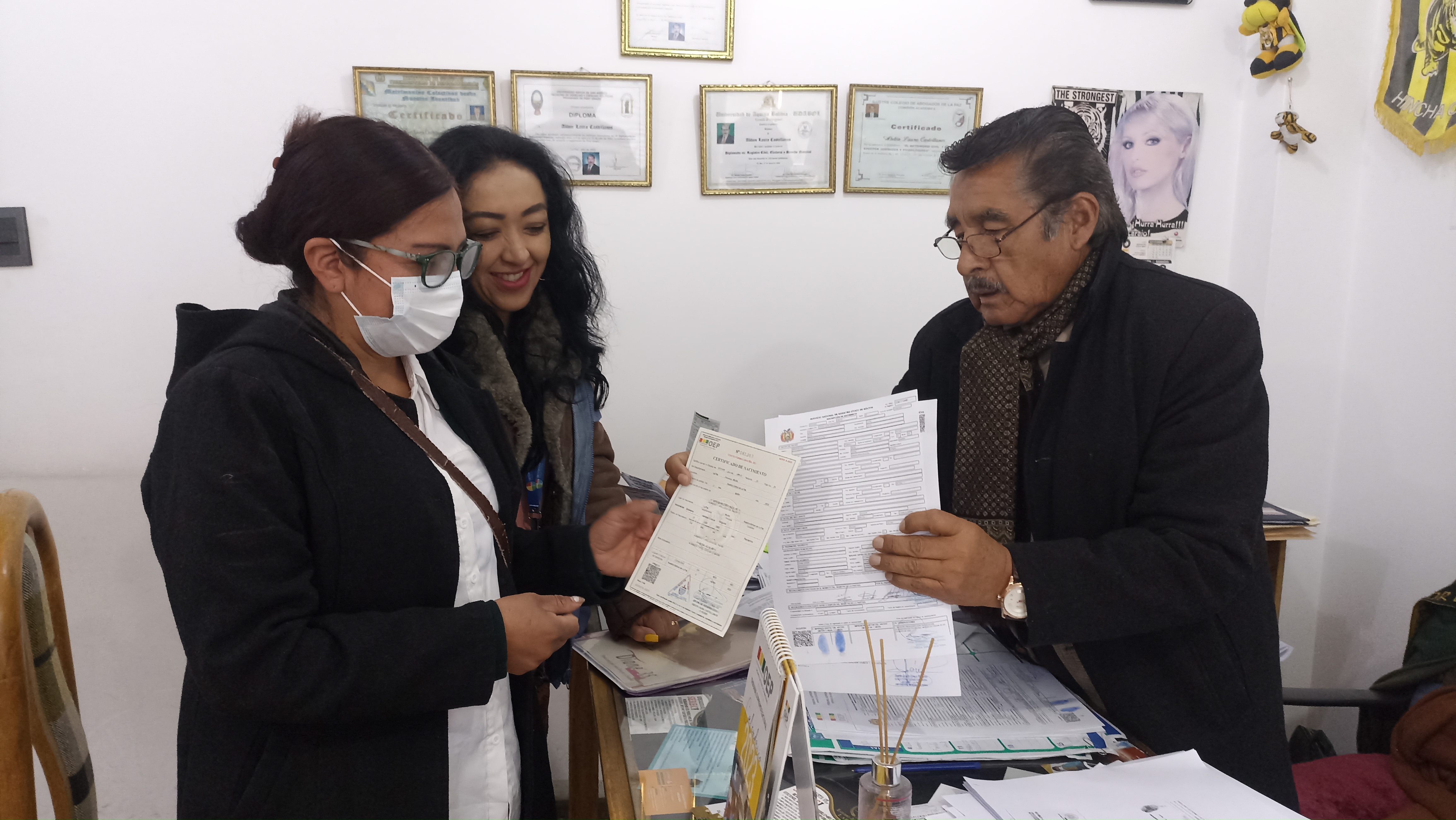 PERSONA INDOCUMENTADA DURANTE 40 AÑOS RECIBE SU CERTIFICADO DE NACIMIENTO POR GESTIONES DE LA DEFENSORÍA DEL PUEBLO