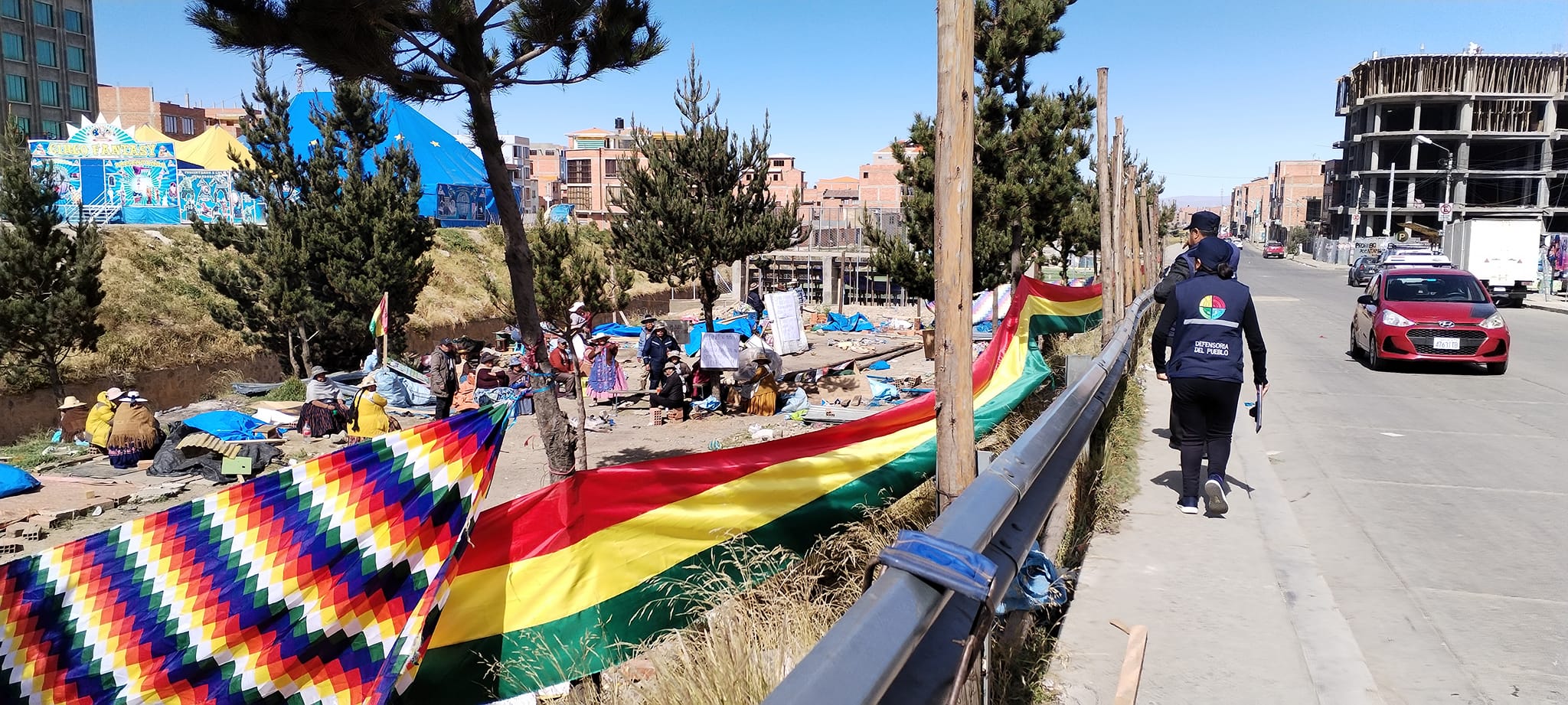 DEFENSORÍA DEL PUEBLO GESTIONA MESA DE DIÁLOGO ENTRE LA ALCALDÍA Y ASOCIACIÓN DE AMAUTAS DESALOJADOS EN EL ALTO