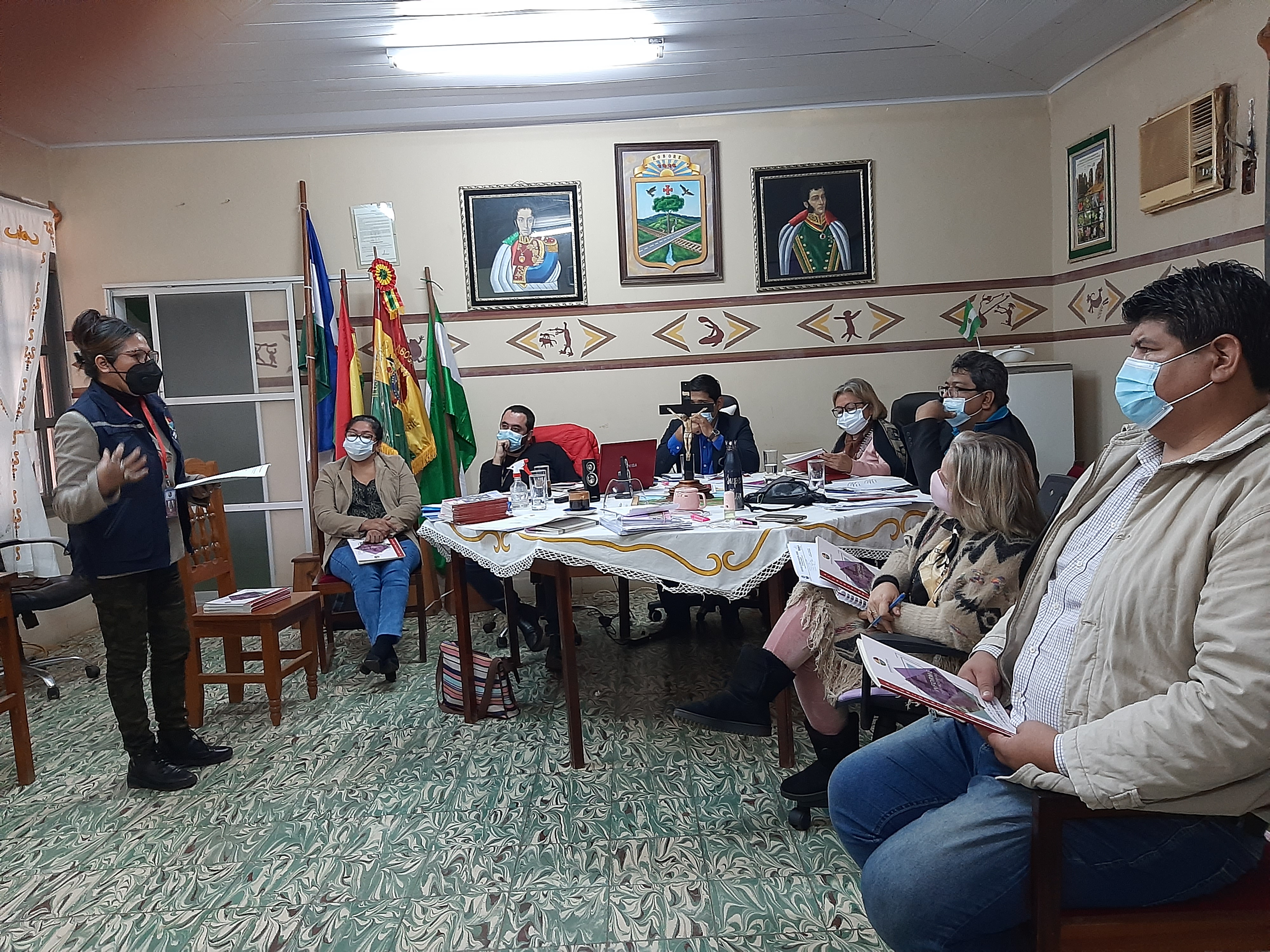 LA DEFENSORIA DEL PUEBLO SOCIALIZA AL PLENO DEL CONCEJO MUNICIPAL DE ROBORE EL INFORME DEFENSORIAL “SIN NOSOTRAS NO HAY DEMOCRACIA” Y PRESENTA PAQUETE NORMATIVO PARA LA PREVENCIÓN Y SANCION DEL ACOSO Y  VIOLENCIA POLITICA HACIA LAS MUJERES