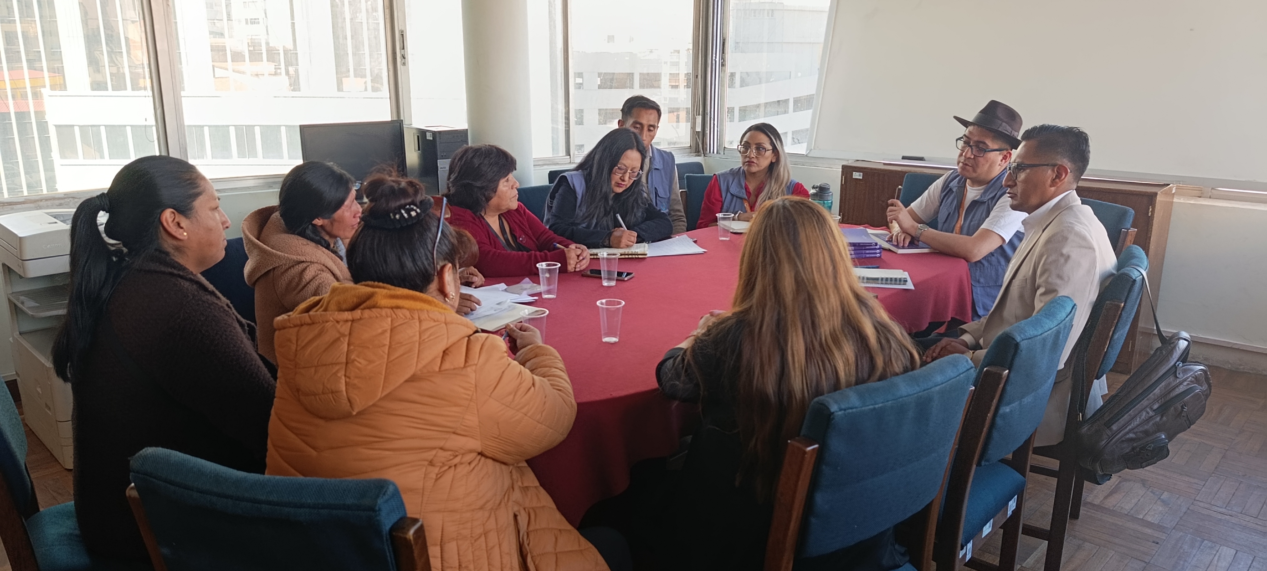 DEFENSORÍA DEL PUEBLO SOCIALIZA INFORME DEFENSORIAL SOBRE LA LEY 348 Y COORDINA ACCIONES PARA LA REVISIÓN DE CASOS