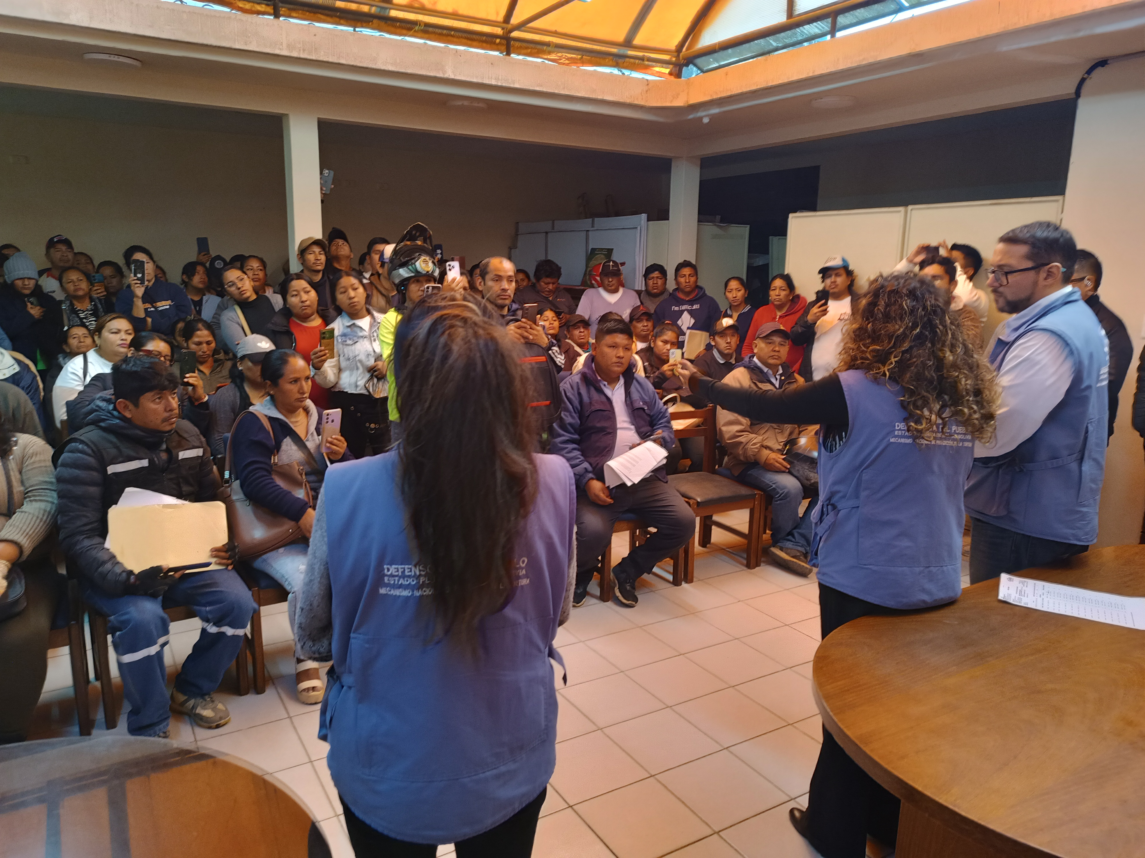 DEFENSORIA DEL PUEBLO EN SANTA CRUZ, ATENDIÓ A COMPRADORES DE LOTES DE URBANIZACIONES , QUE DEMANDAS INCREMENTO DE CUOTAS  POR ACTUALIZACIÓN DE TIPO DE CAMBIO DEL DOLAR.