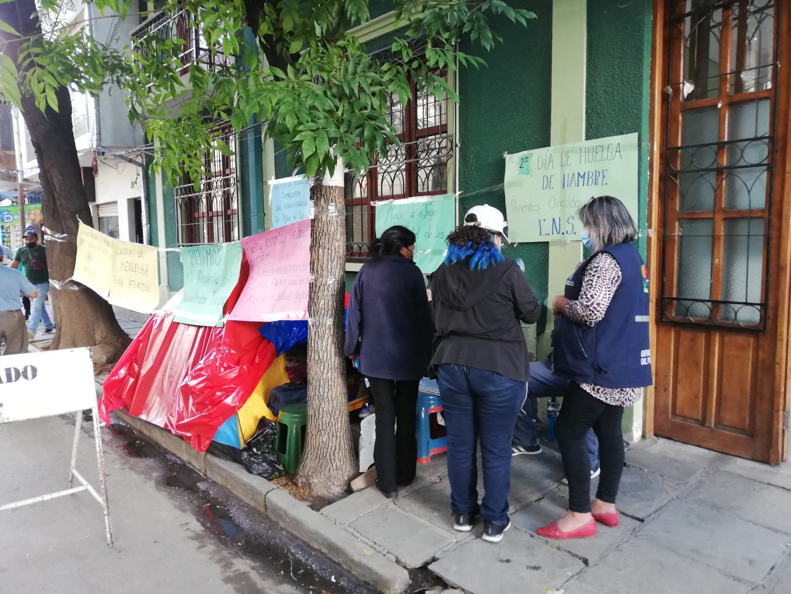 DEFENSORÍA DEL PUEBLO INSTA A AUTORIDADES DE LA CAJA NACIONAL DE SALUD EN TARIJA AGOTAR ESFUERZOS PARA ESTABLECER MESA DE DIÁLOGO CON REPRESENTANTES DE PACIENTES CON CÁNCER