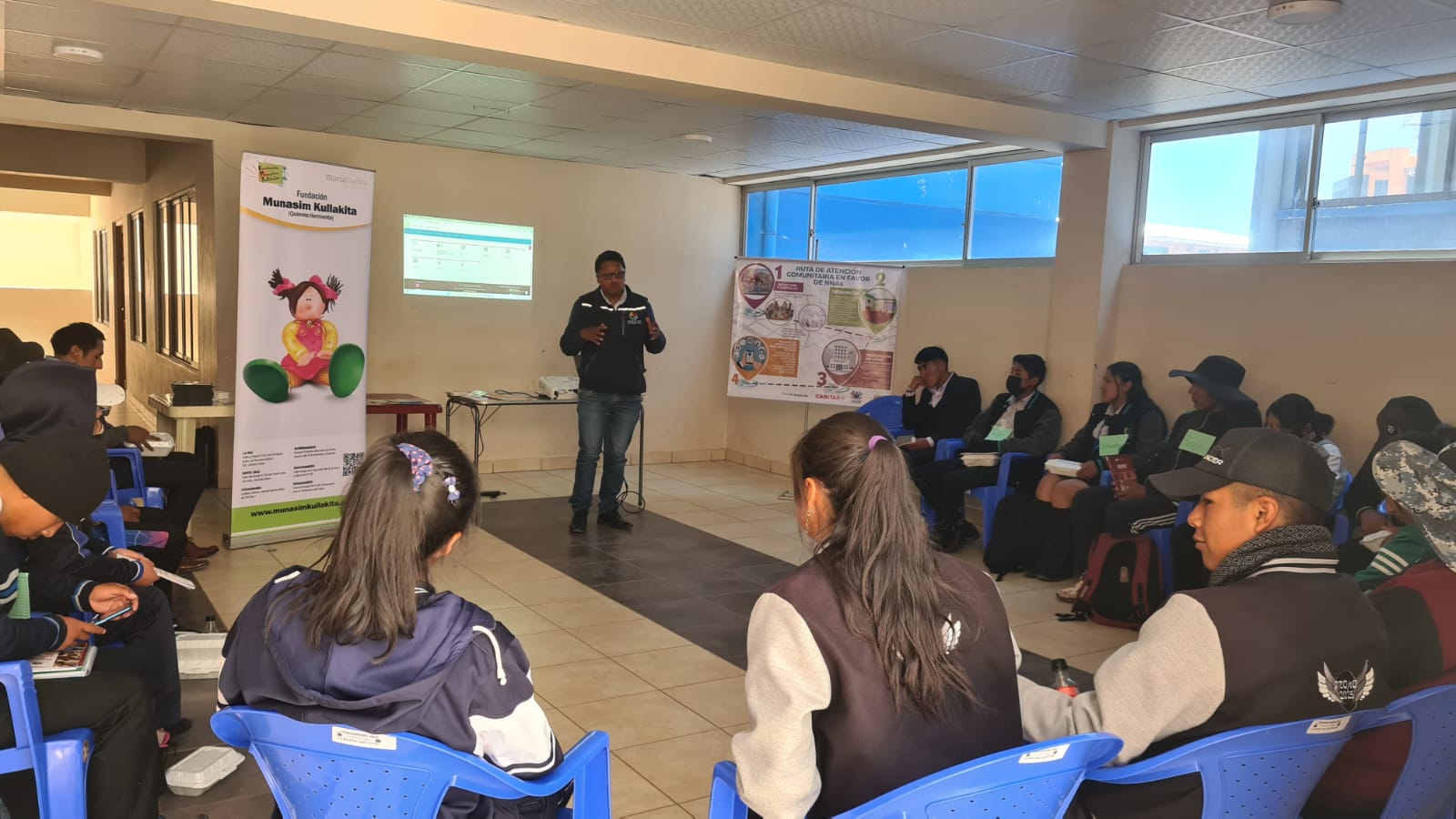 DEFENSORÍA DEL PUEBLO REALIZÓ EL ENCUENTRO REGIONAL DE DEFENSORAS Y DEFENSORES ESTUDIANTILES EN EL MUNICIPIO FRONTERIZO DE DESAGUADERO