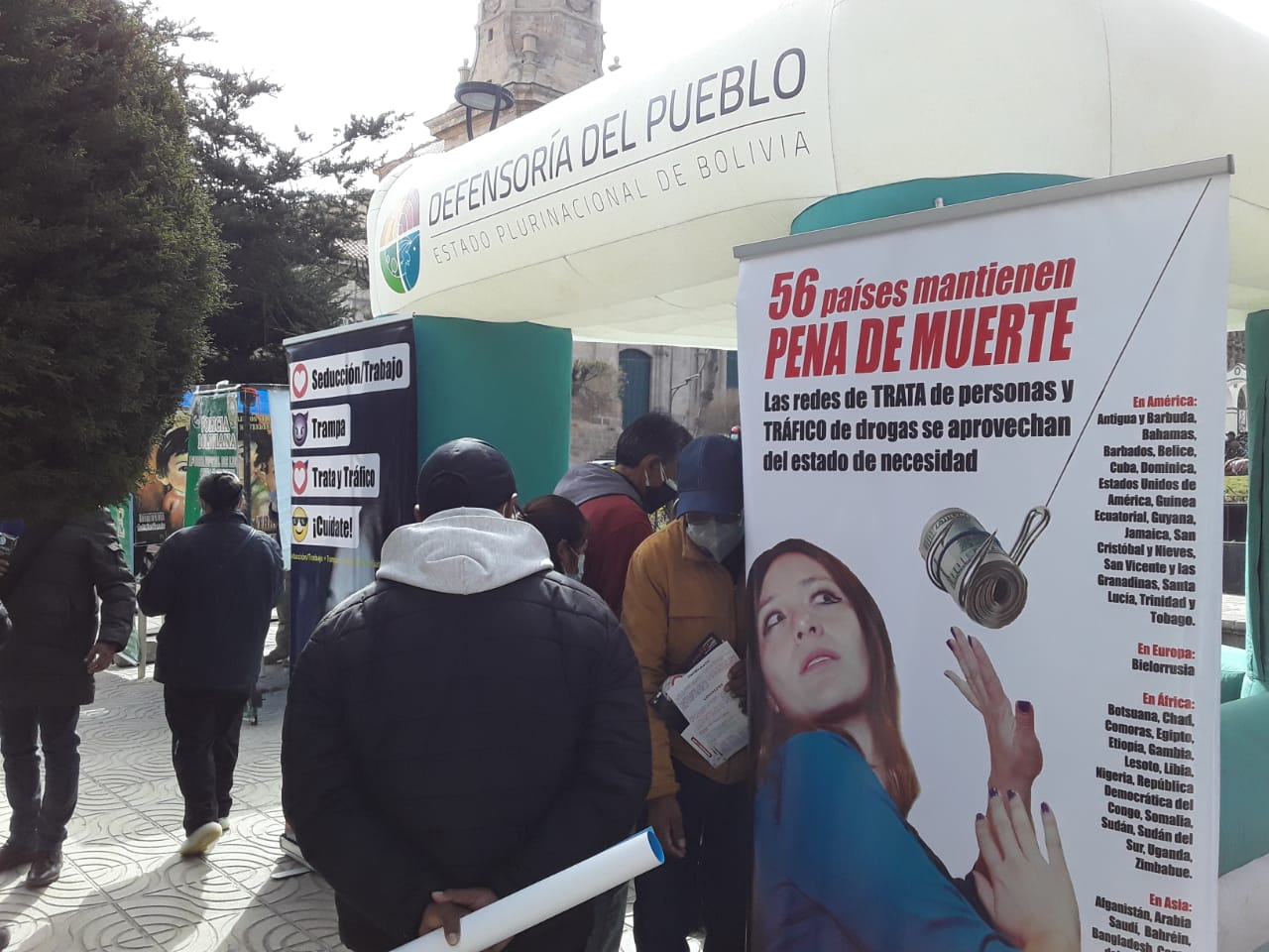 DEFENSORÍA DEL PUEBLO E INSTITUCIONES PÚBLICAS DE POTOSÍ REALIZAN FERIA INFORMATIVA PARA SENSIBILIZAR SOBRE LA TRATA DE PERSONAS