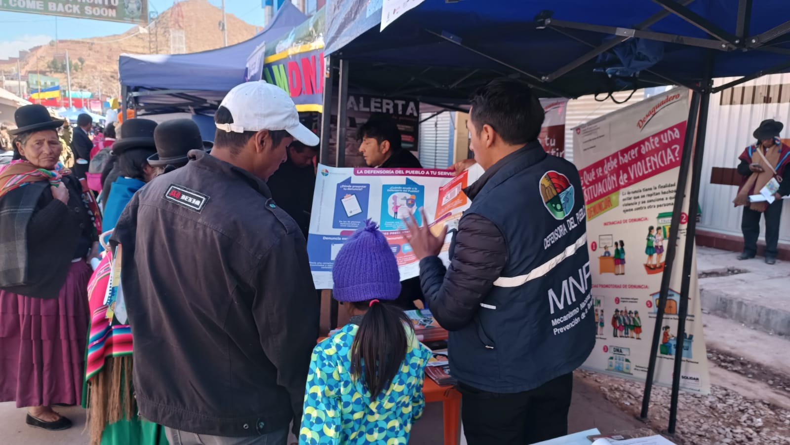 DEFENSORÍA DEL PUEBLO PARTICIPA EN LA MARCHA Y FERIA SOCIOEDUCATIVA EN EL DIA MUNDIAL CONTRA LA TRATA DE PERSONAS EN DESAGUADERO