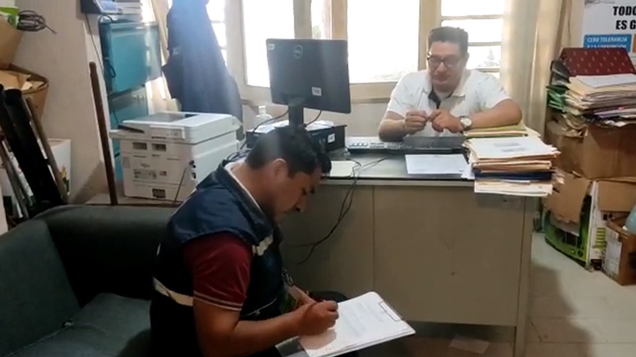 LA DEFENSORÍA DEL PUEBLO ENCUENTRA AMBIENTES ESTRECHOS Y HACINAMIENTO DE LA DOCUMENTACIÓN EN LA INSPECTORÍA DEL TRABAJO DE LA REGIÓN EL TRÓPICO DE COCHABAMBA