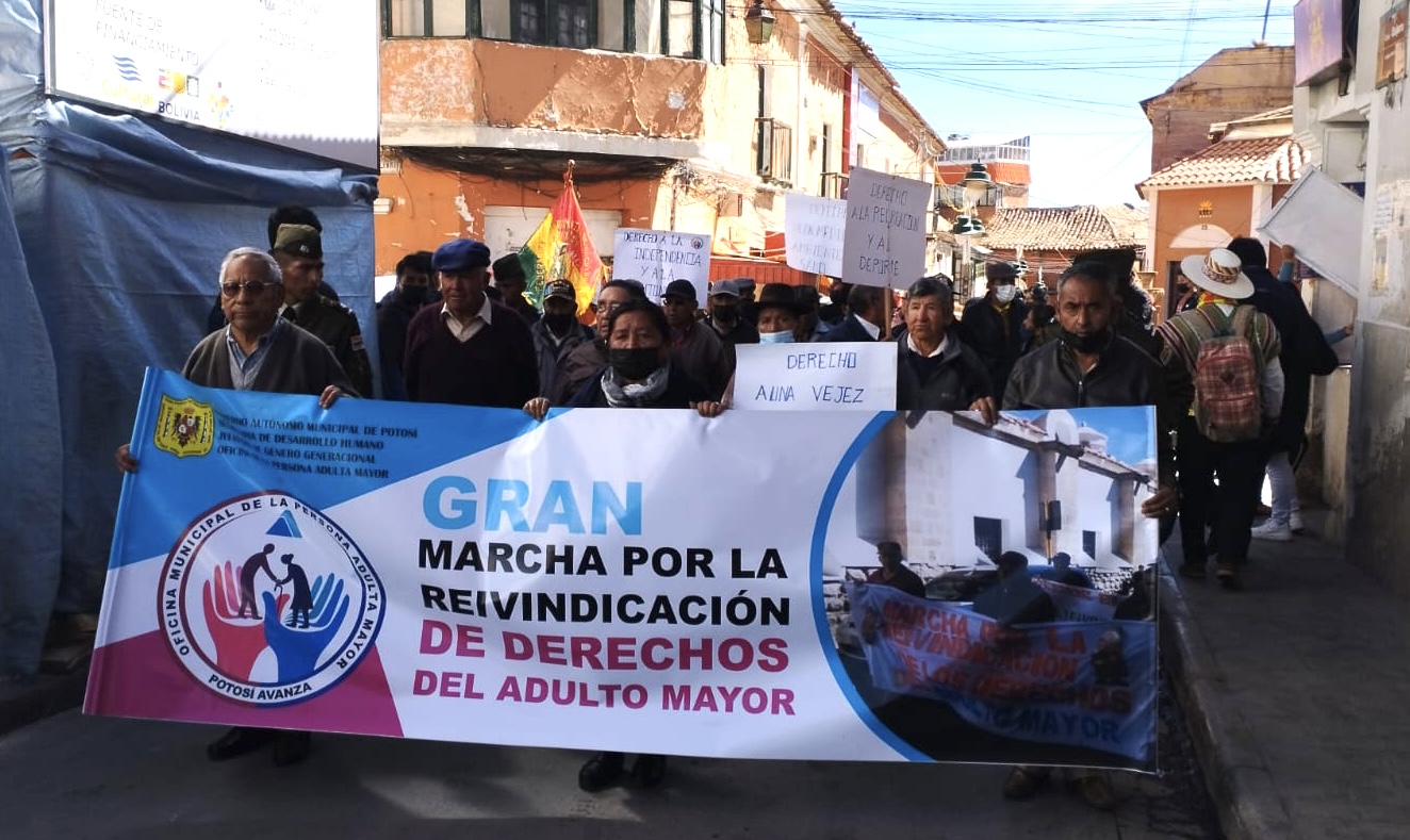 DEFENSORÍA DEL PUEBLO MARCHA POR LA REIVINDICACIÓN DE DERECHOS DE PERSONAS ADULTAS MAYORES DE POTOSÍ