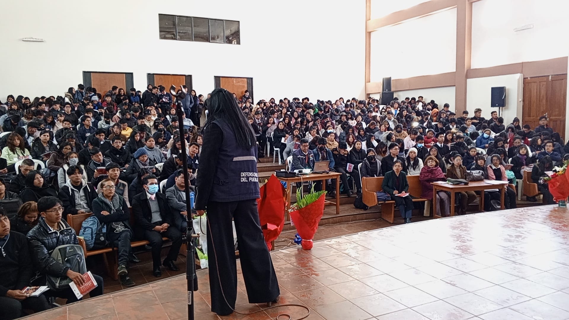 DEFENSORÍA DEL PUEBLO REALIZÓ JORNADAS DE CAPACITACIÓN CON ESTUDIANTES DEL INSTITUTO TÉCNICO COMERCIAL DE EL ALTO PARA PREVENIR LA VIOLENCIA