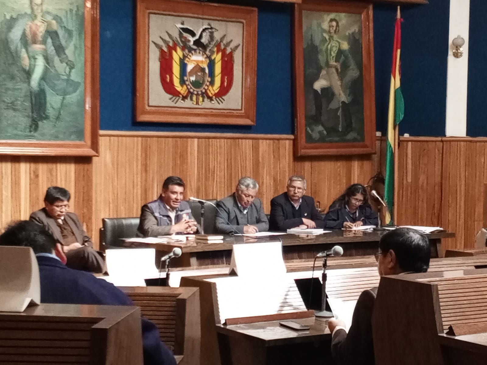 DELEGADO DEFENSORIAL DE ORURO SOLICITÓ AL PLENO DEL CONSEJO UNIVERSITARIO ACCIONES EN LA IMPLEMENTACIÓN DE PROGRAMAS Y SERVICIOS GRATUITOS DESTINADOS A LA PREVENCIÓN DE LA VIOLENCIA HACIA LAS MUJERES