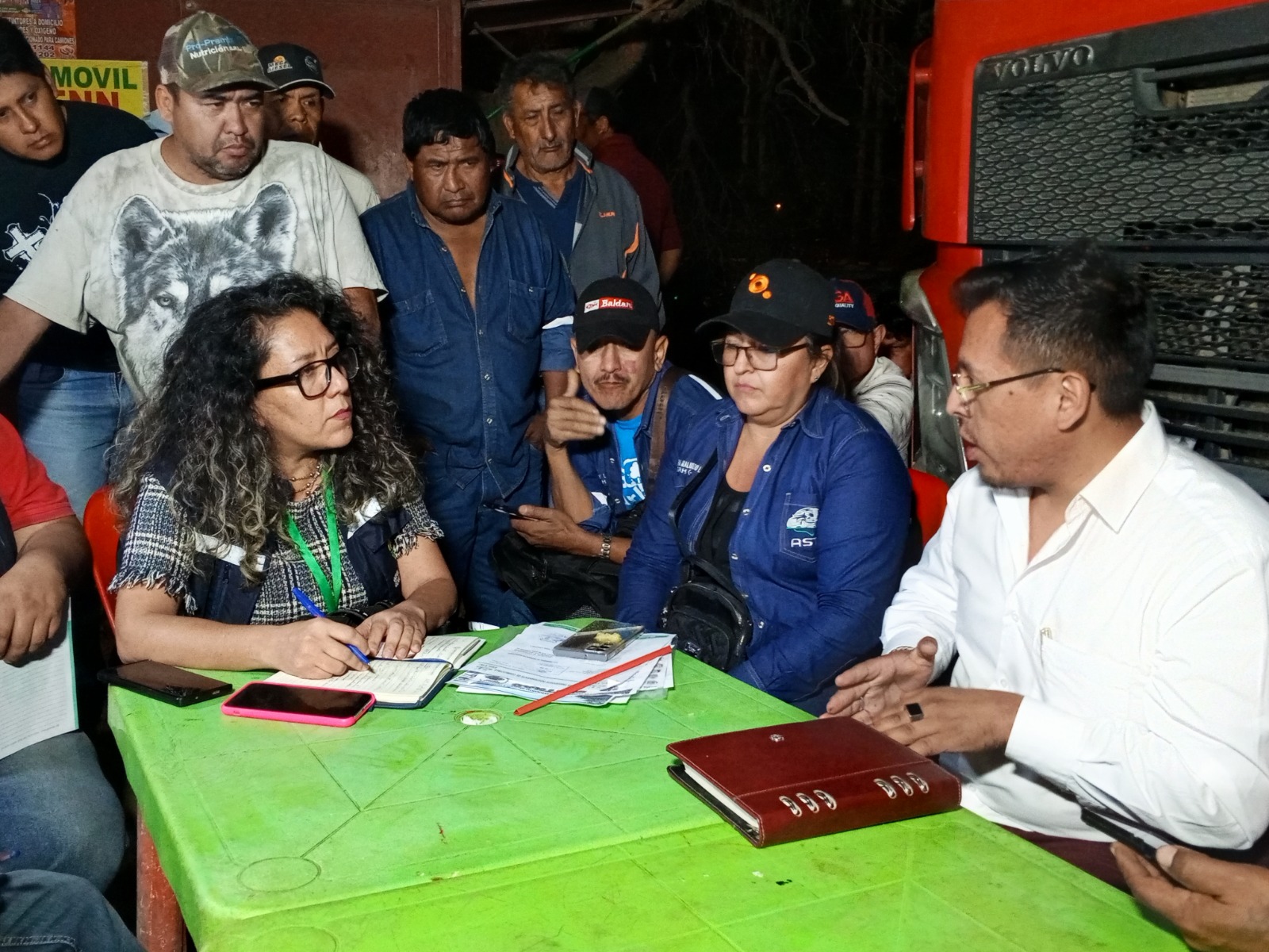 DEFENSORÍA DEL PUEBLO ACTIVA MECANISMOS PARA PROPICIAR UNA MESA DE DIÁLOGO ENTRE YPFB Y TRANSPORTISTAS