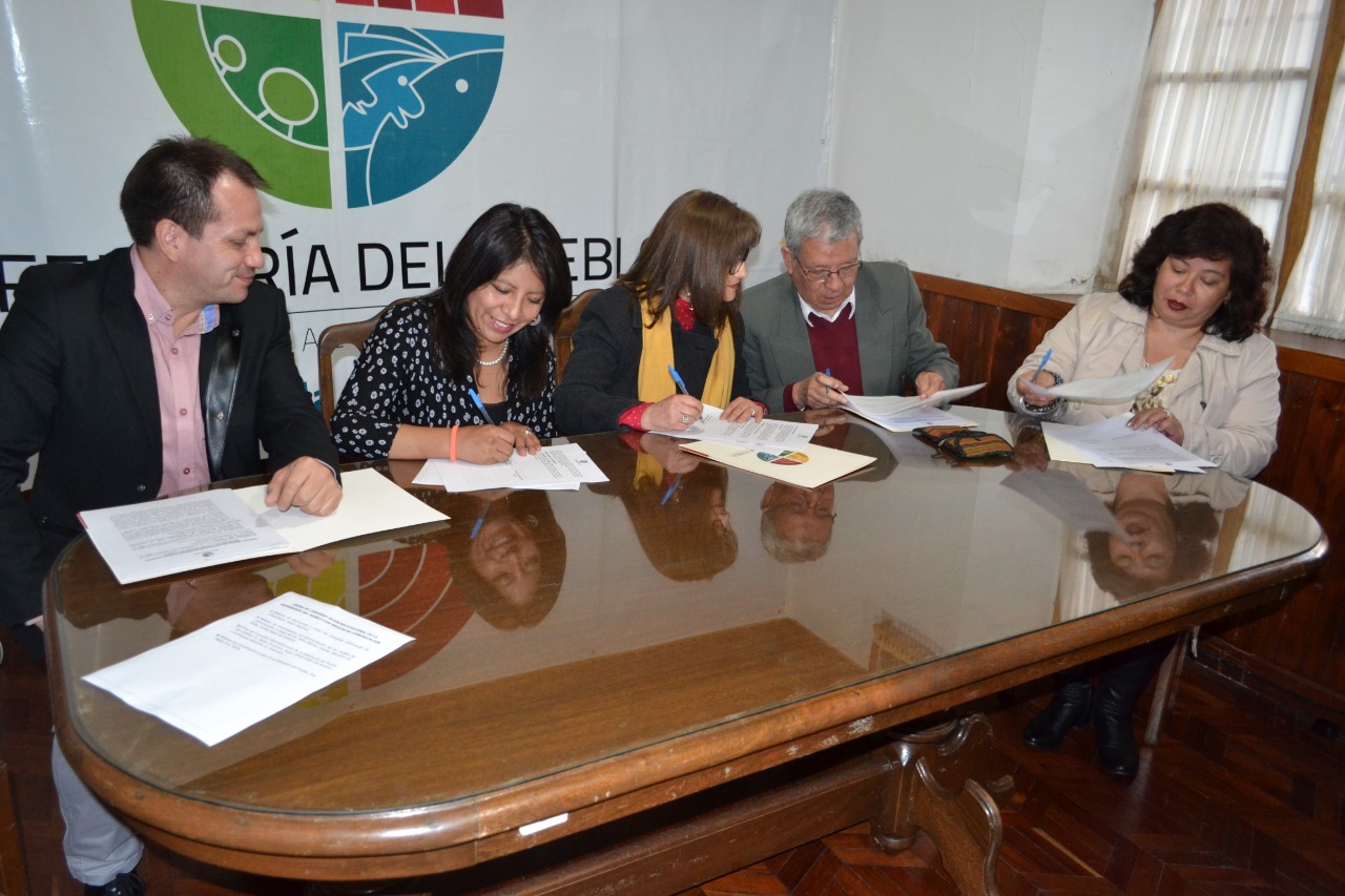 DEFENSORÍA DEL PUEBLO Y MEDIOS DE COMUNICACIÓN DE SUCRE FIRMAN CONVENIO PARA LA PROMOCIÓN DE DERECHOS HUMANOS