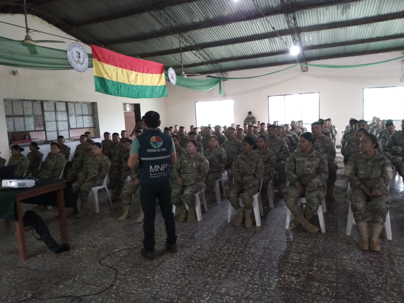 DEFENSORÍA DEL PUEBLO PROMUEVE DERECHOS HUMANOS EN EL SERVICIO PREMILITAR DE YACUIBA