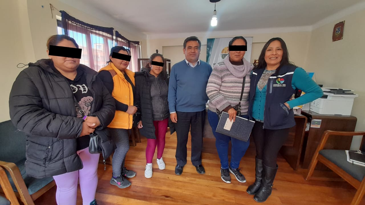 EN ORURO, DEFENSORÍA DEL PUEBLO Y TRABAJADORAS SEXUALES ACUERDAN ACCIONES COORDINADAS PARA GARANTIZAR SUS DERECHOS