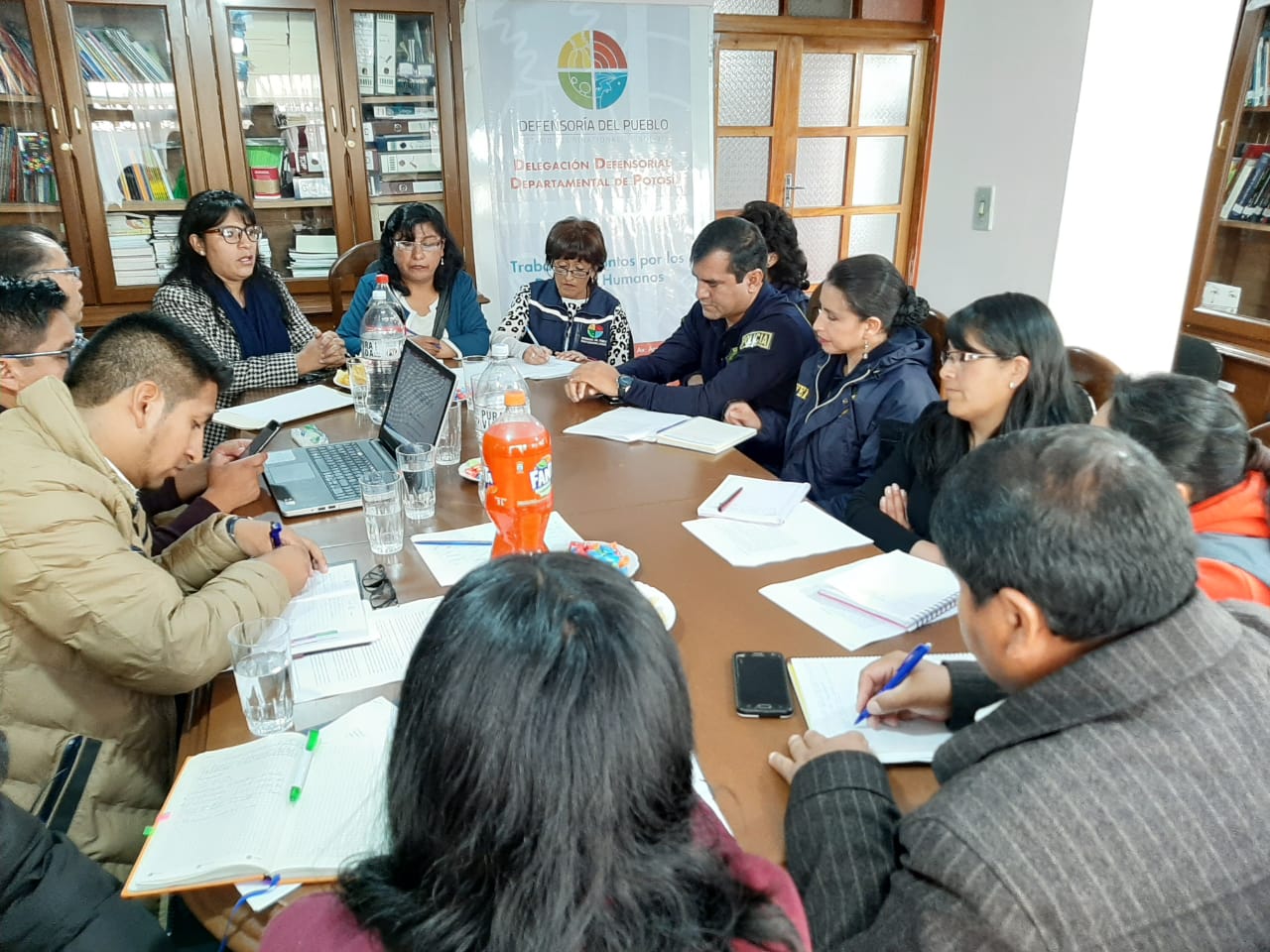 MESA INTERINSTITUCIONAL DE NIÑEZ ENCABEZADA POR LA DEFENSORÍA DEL PUEBLO PONDRÁ EN MARCHA PLAN DE DIFUSIÓN DE LUCHA CONTRA LA VIOLENCIA EN POTOSÍ