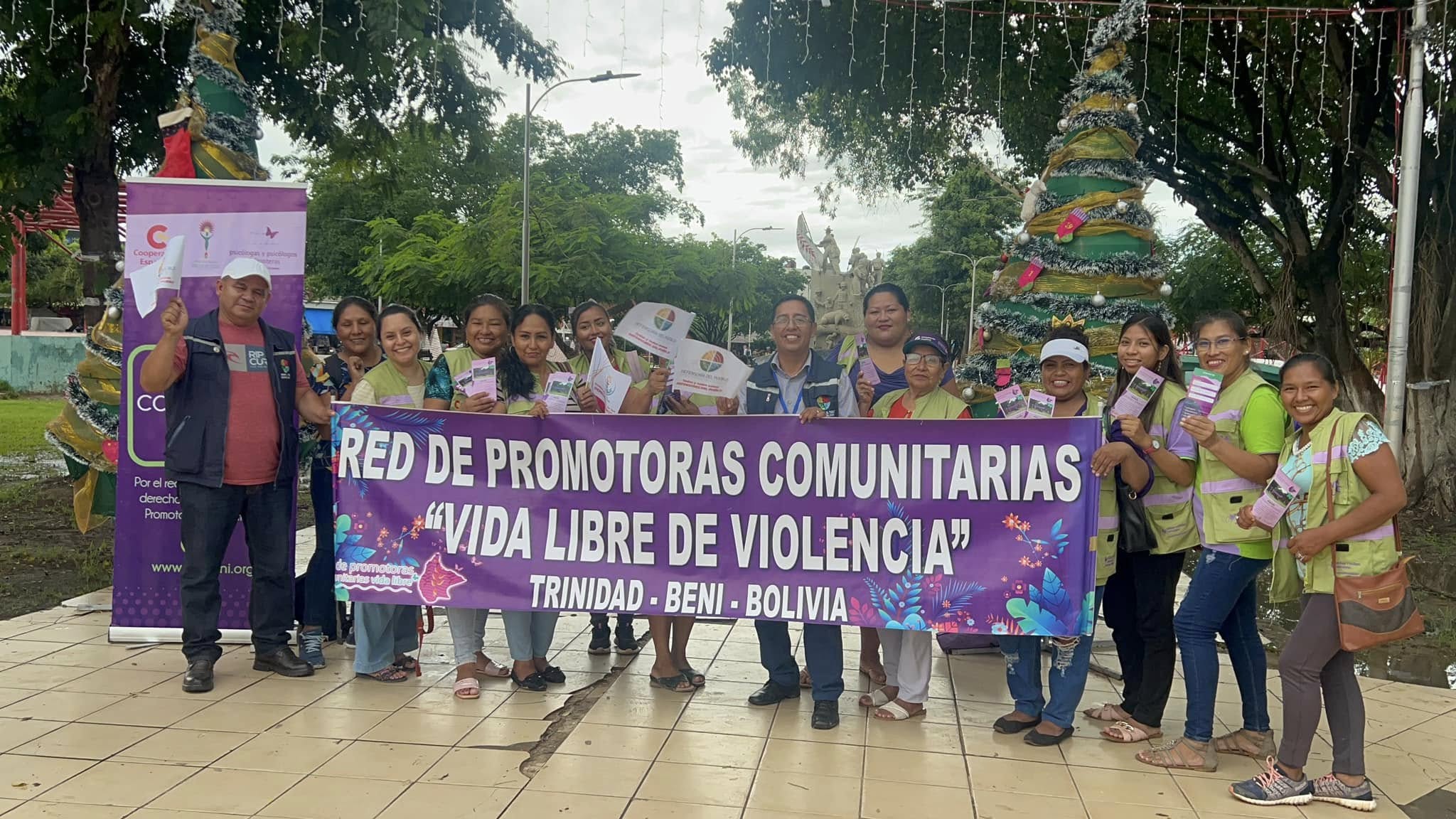 CONMEMORANDO EL DÍA INTERNACIONAL DE LOS DERECHOS HUMANOS LA DELEGACIÓN DEFENSORIAL DEL BENI JUNTO A LAS PROMOTORAS COMUNITARIAS REALIZARON LA SOCIALIZACIÓN DE DERECHOS HUMANOS Y EL ROL DE LA DEFENSORÍA DEL PUEBLO.