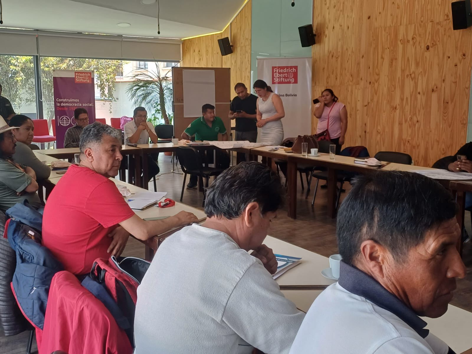 DEFENSORÍA DEL PUEBLO Y FES IMPULSAN FORTALECIMIENTO DE CAPACIDADES LEGISLATIVAS DE ASAMBLEÍSTAS INDÍGENAS