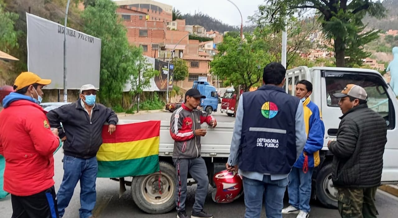 Defensoría del Pueblo exhorta al sector movilizado a garantizar el paso de ambulancias y servicios de emergencia