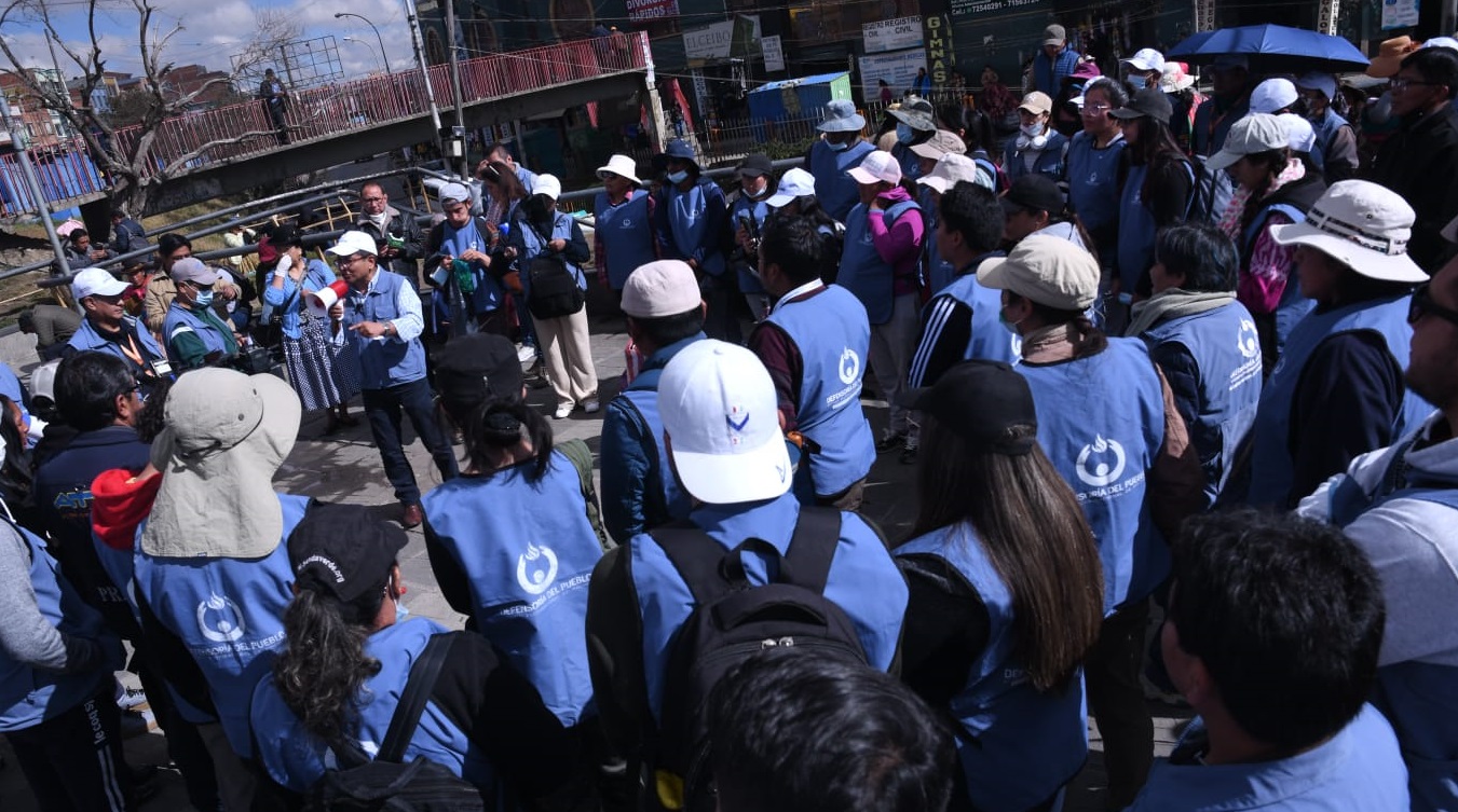 DEFENSOR DEL PUEBLO INICIA EN EL ALTO EL PRIMER DESAFIO “VIERNES CON V DE VIDA” CON UNA JORNADA DE RECOLECCIÓN DE RESIDUOS