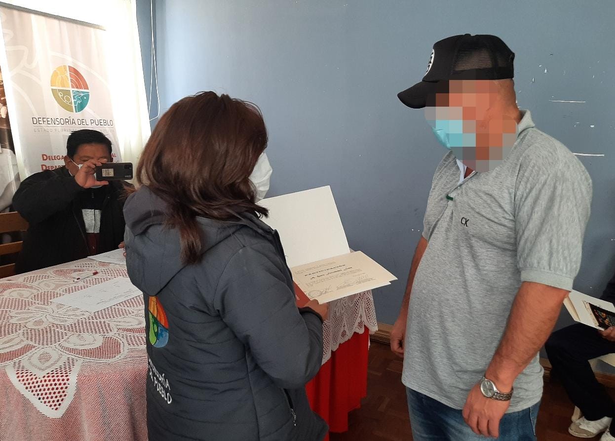 DEFENSORÍA DEL PUEBLO CULMINA LA SEGUNDA VERSIÓN DEL PROGRAMA “LIBROS POR REJAS” EN EL PENAL SANTO DOMINGO EN POTOSÍ