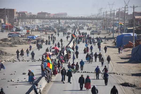 Defensoría del Pueblo condena la violencia durante los bloqueos y exhorta al TSE, COB y al Pacto de Unidad a retomar el diálogo