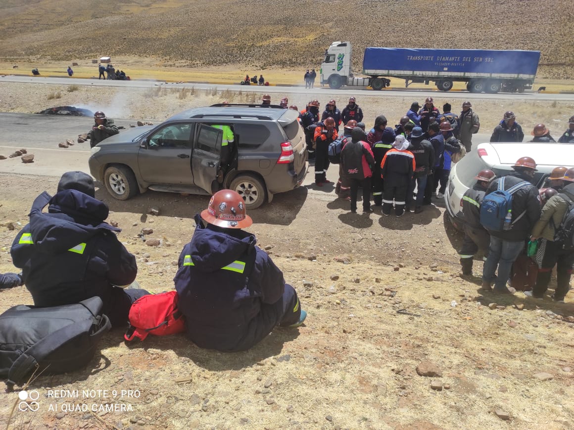 EN ORURO, DELEGACIÓN DEFENSORIAL EXHORTA A ENCONTRAR ESCENARIOS DE DIÁLOGO EN EL BLOQUEO DE LOS MINEROS DE COLQUIRI EN LA CARRETERA INTERDEPARTAMENTAL ORURO LA PAZ