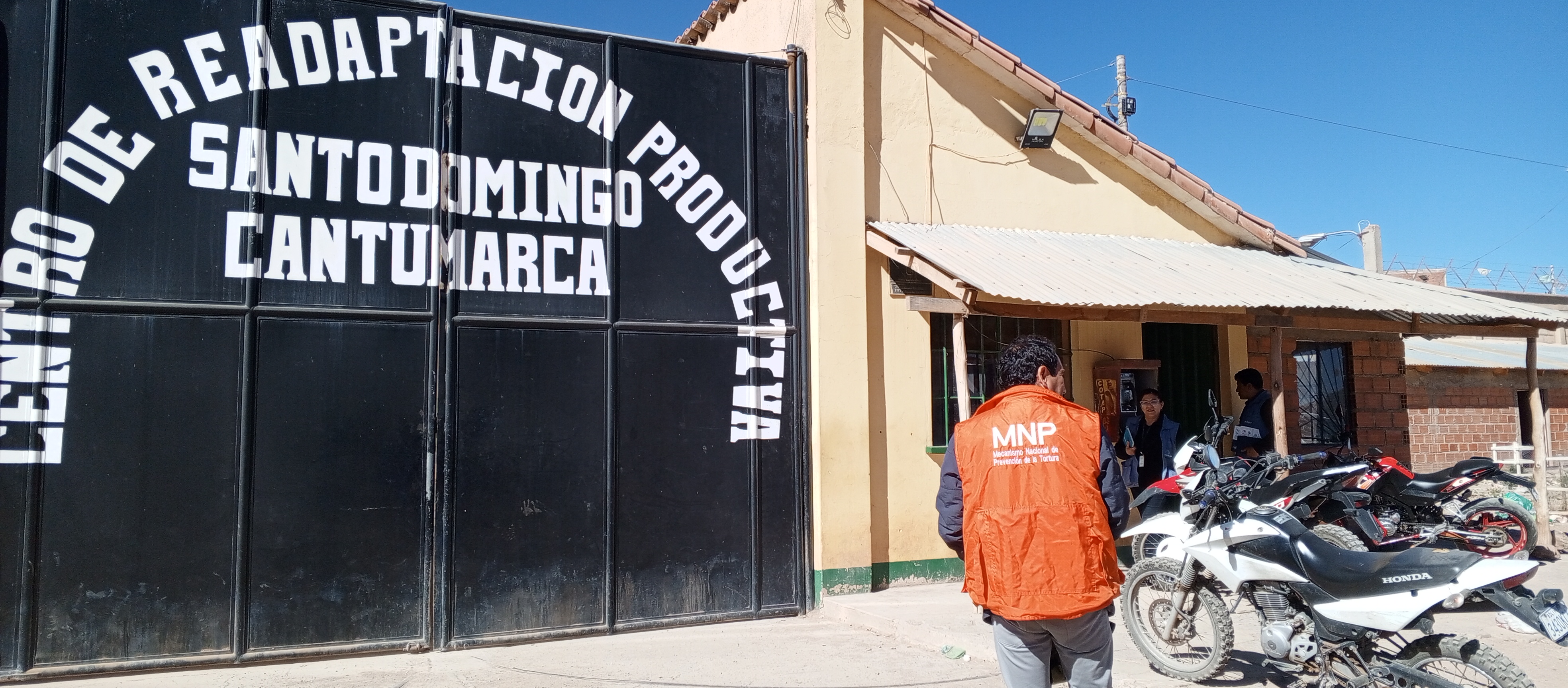 DEFENSORÍA DEL PUEBLO VERIFICA CONDICIONES DE PERSONAS TRASLADADAS DESDE PALMASOLA AL CENTRO DE READAPTACIÓN PRODUCTIVA DE CANTUMARCA