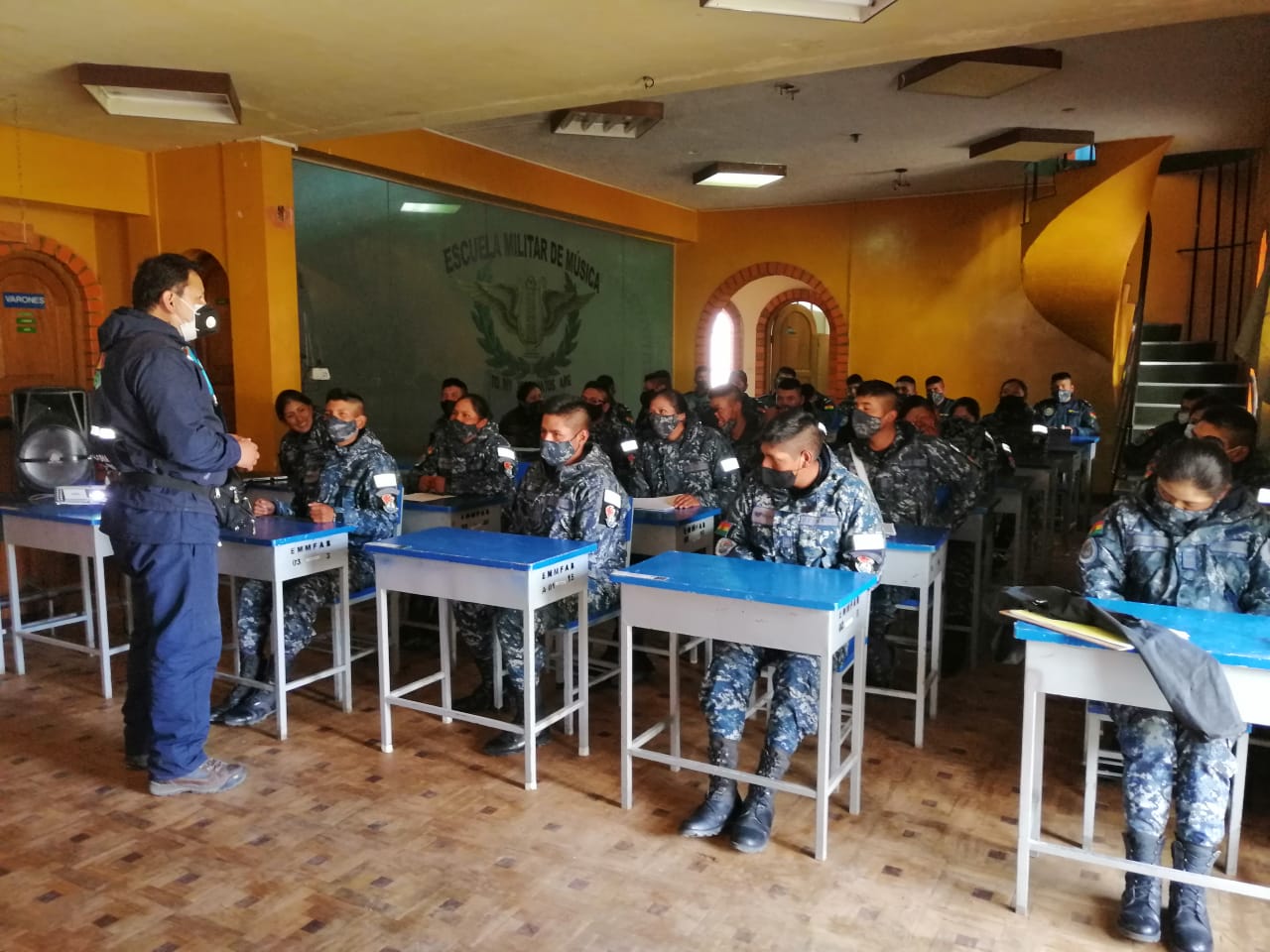 DEFENSORÍA DEL PUEBLO ORURO DESARROLLÓ PROCESO EDUCATIVO CON MIEMBROS DE LA ESCUELA MILITAR DE MÚSICA DE LA FUERZA AÉREA BOLIVIANA