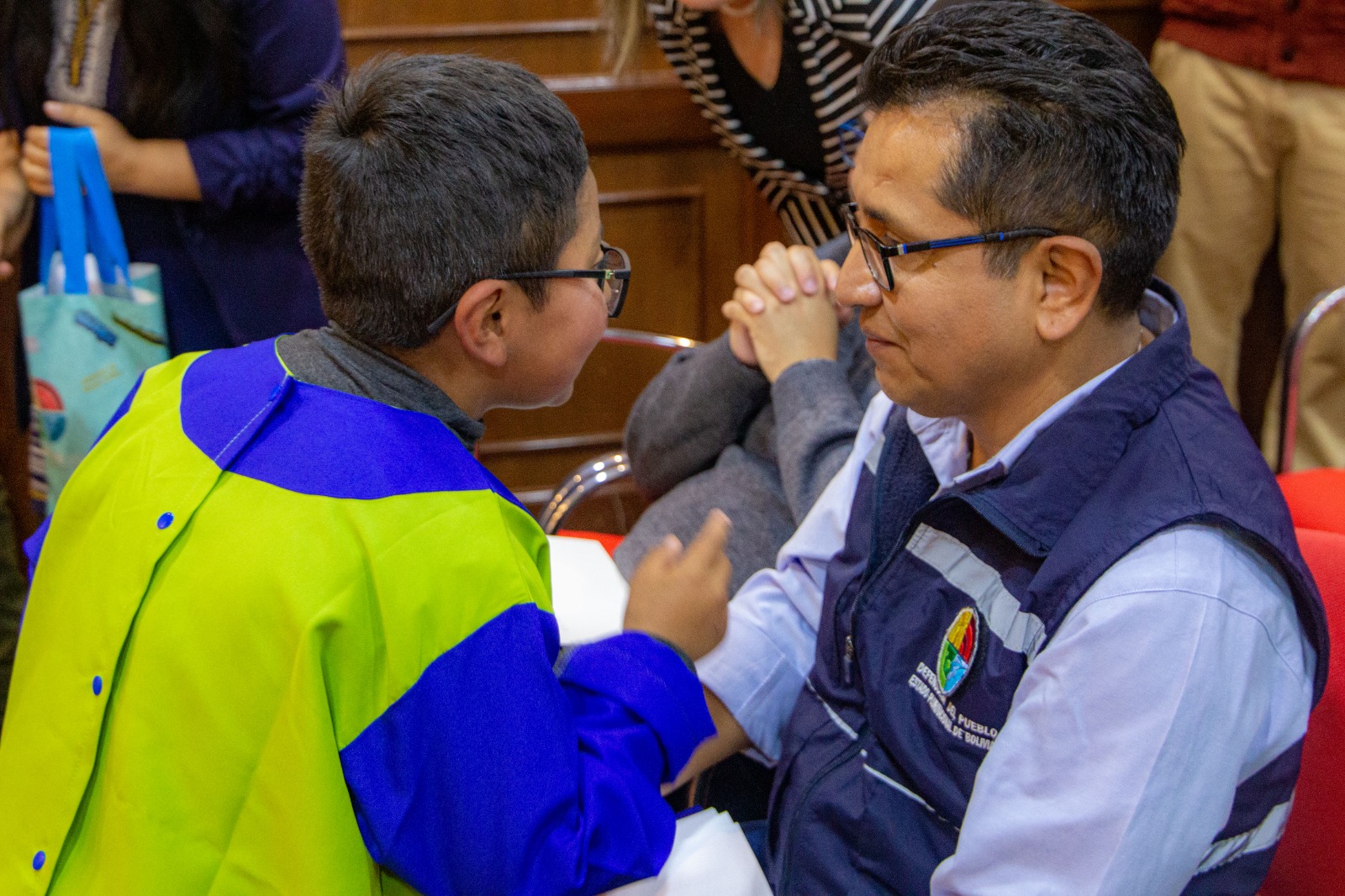 Defensoría del Pueblo y Fundación Alalay firman convenio para fortalecer la protección de la niñez y adolescencia en situación de vulnerabilidad