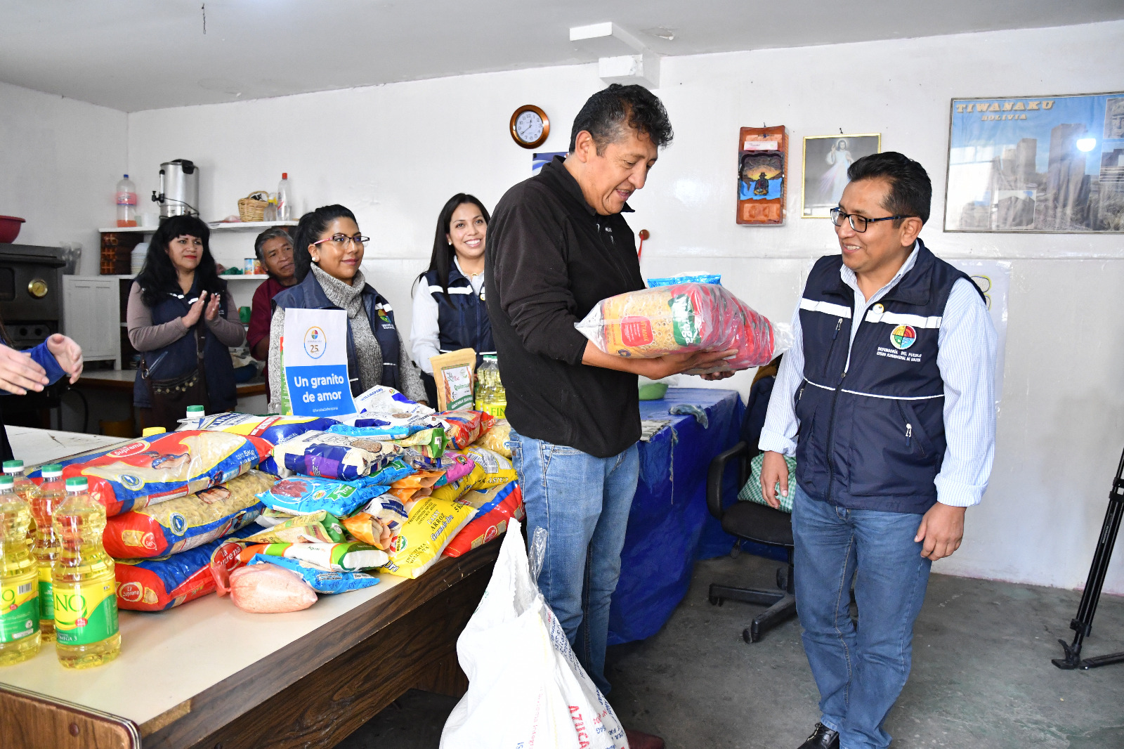 Defensoría del Pueblo colabora con un lote de alimentos a comedor de personas con escasos recursos