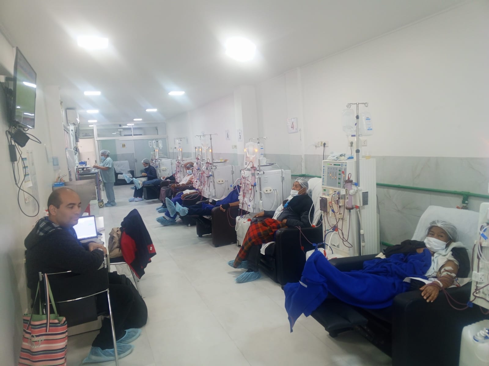 DEFENSORÍA DEL PUEBLO ALERTA RIESGO EN LA CONTINUIDAD DE LOS SERVICIOS DE HEMODIÁLISIS POR DEUDA DEL MINISTERIO DE SALUD Y DEPORTES